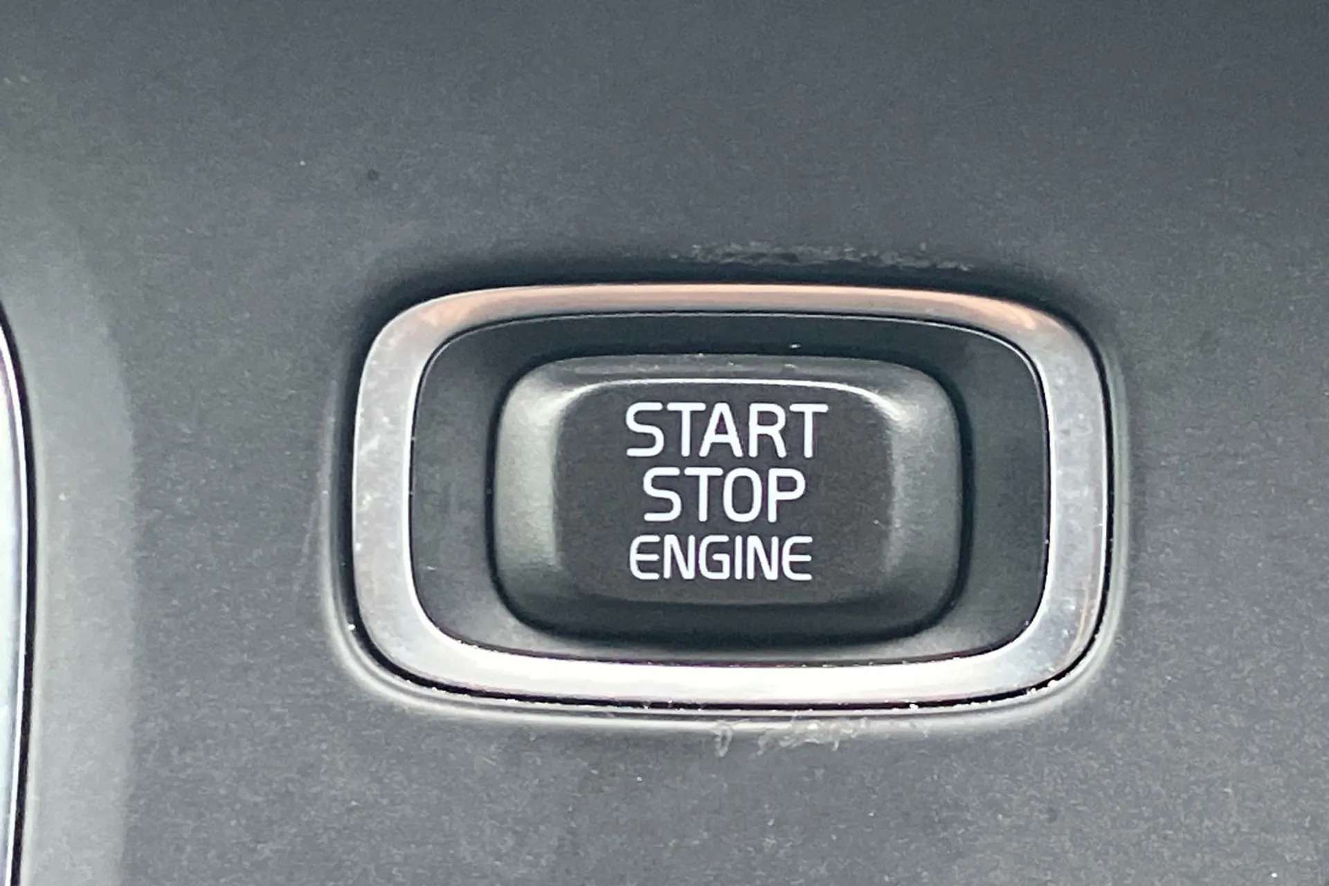 2017 VOLVO V40 2017 VOLVO V40