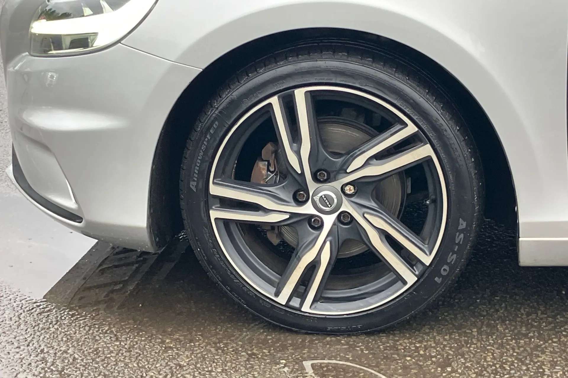2017 VOLVO V40 2017 VOLVO V40