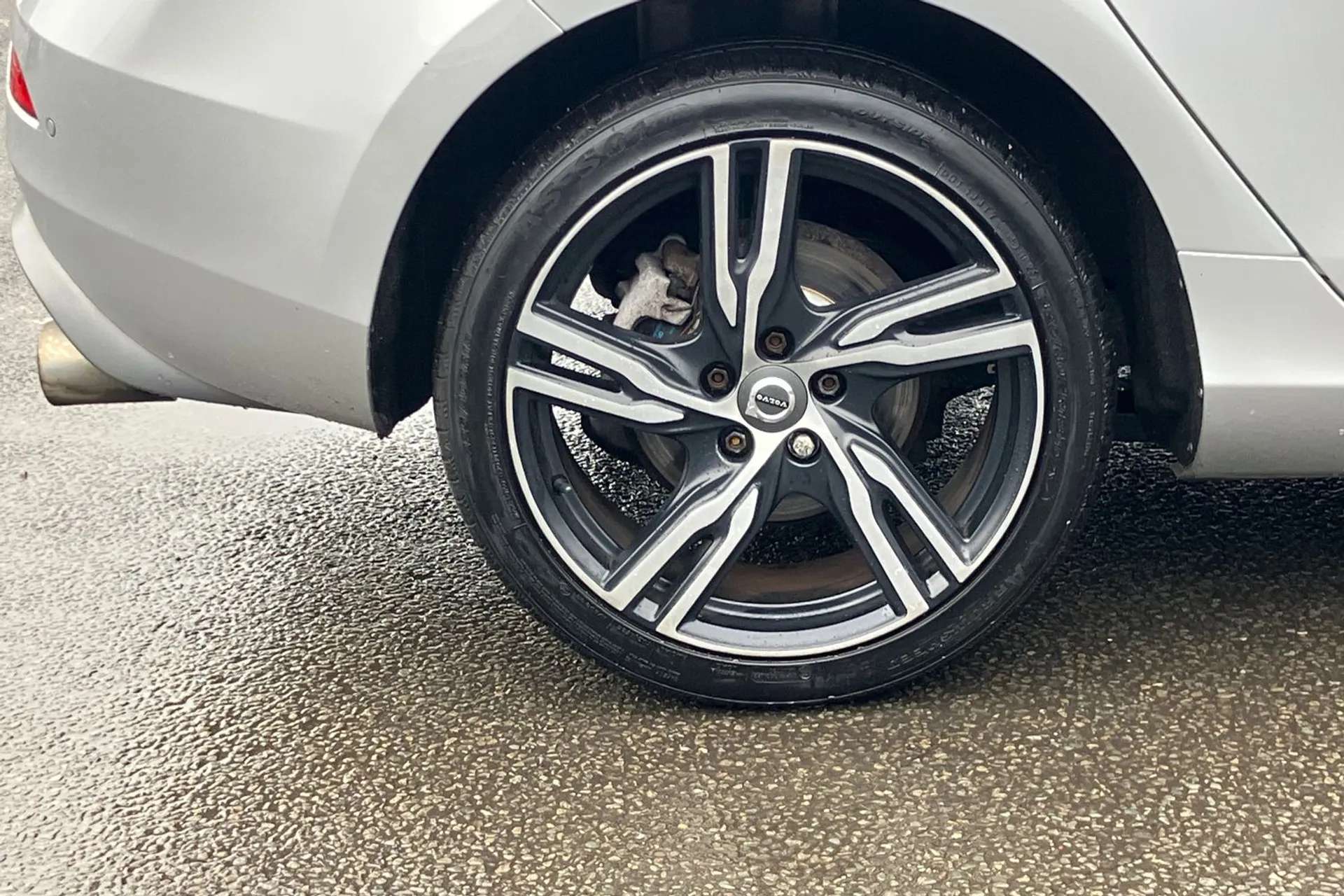 2017 VOLVO V40 2017 VOLVO V40