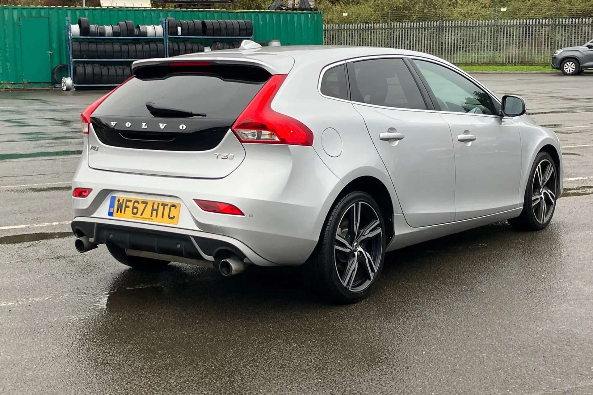 2017 VOLVO V40 2017 VOLVO V40