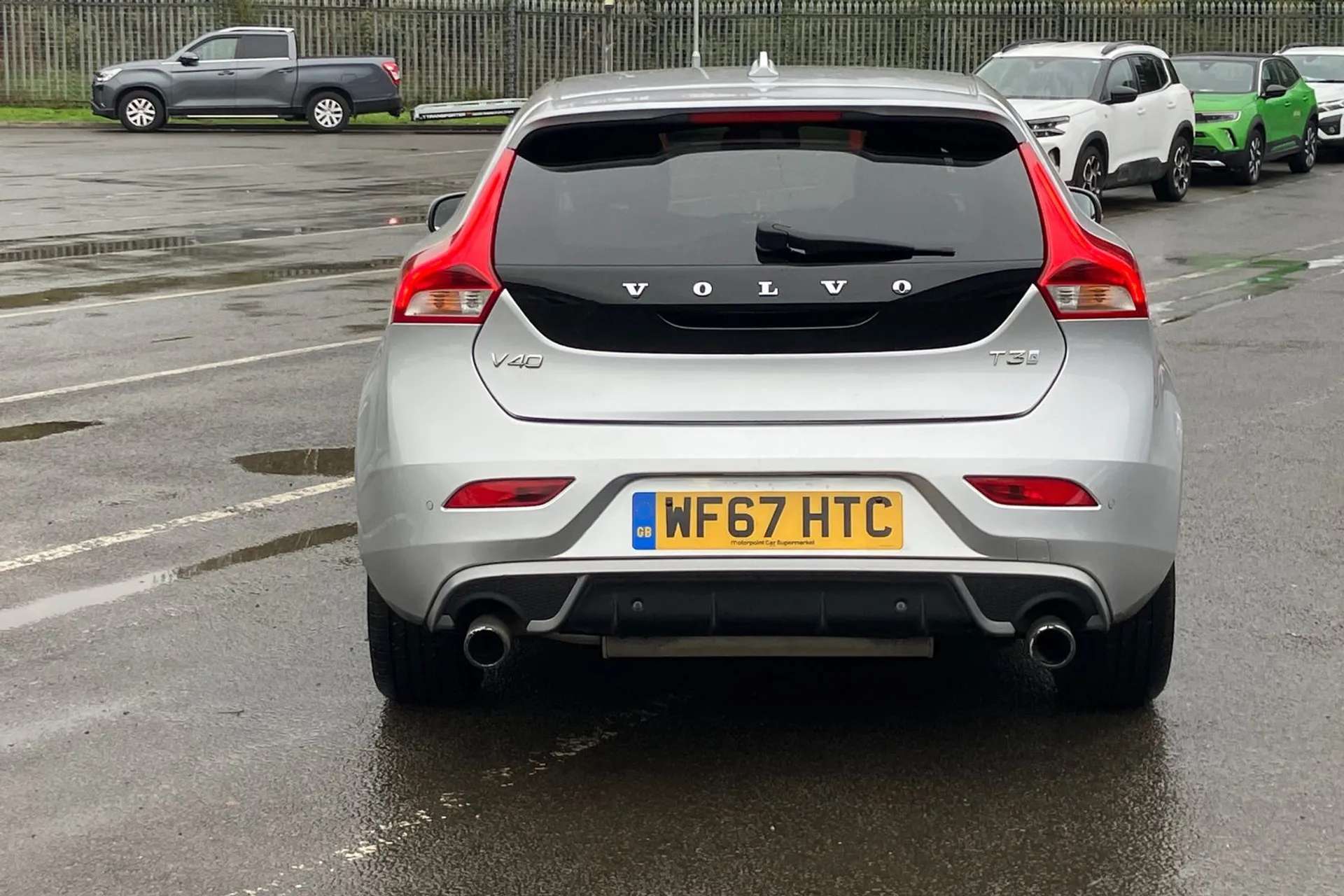 2017 VOLVO V40 2017 VOLVO V40