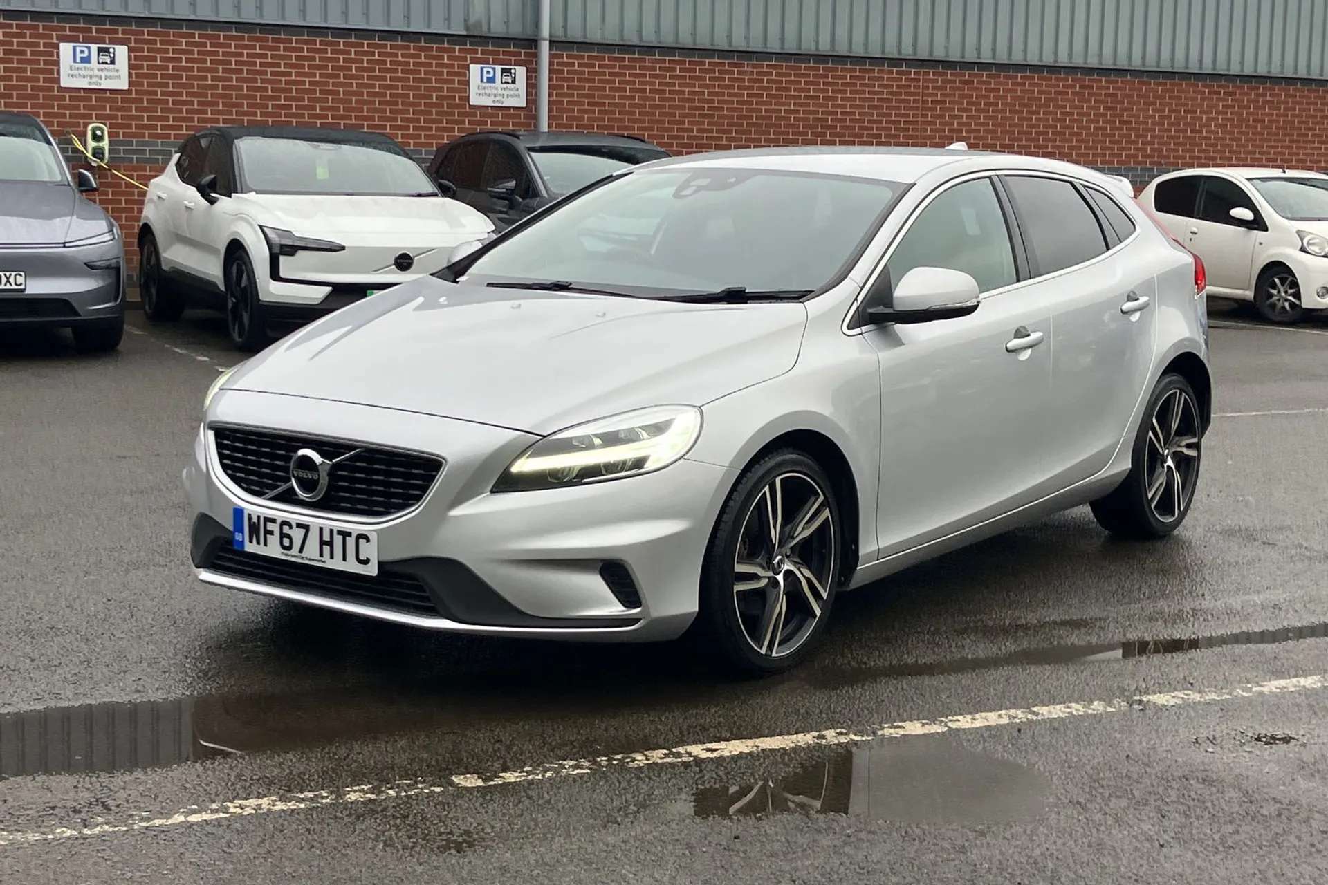 2017 VOLVO V40 2017 VOLVO V40