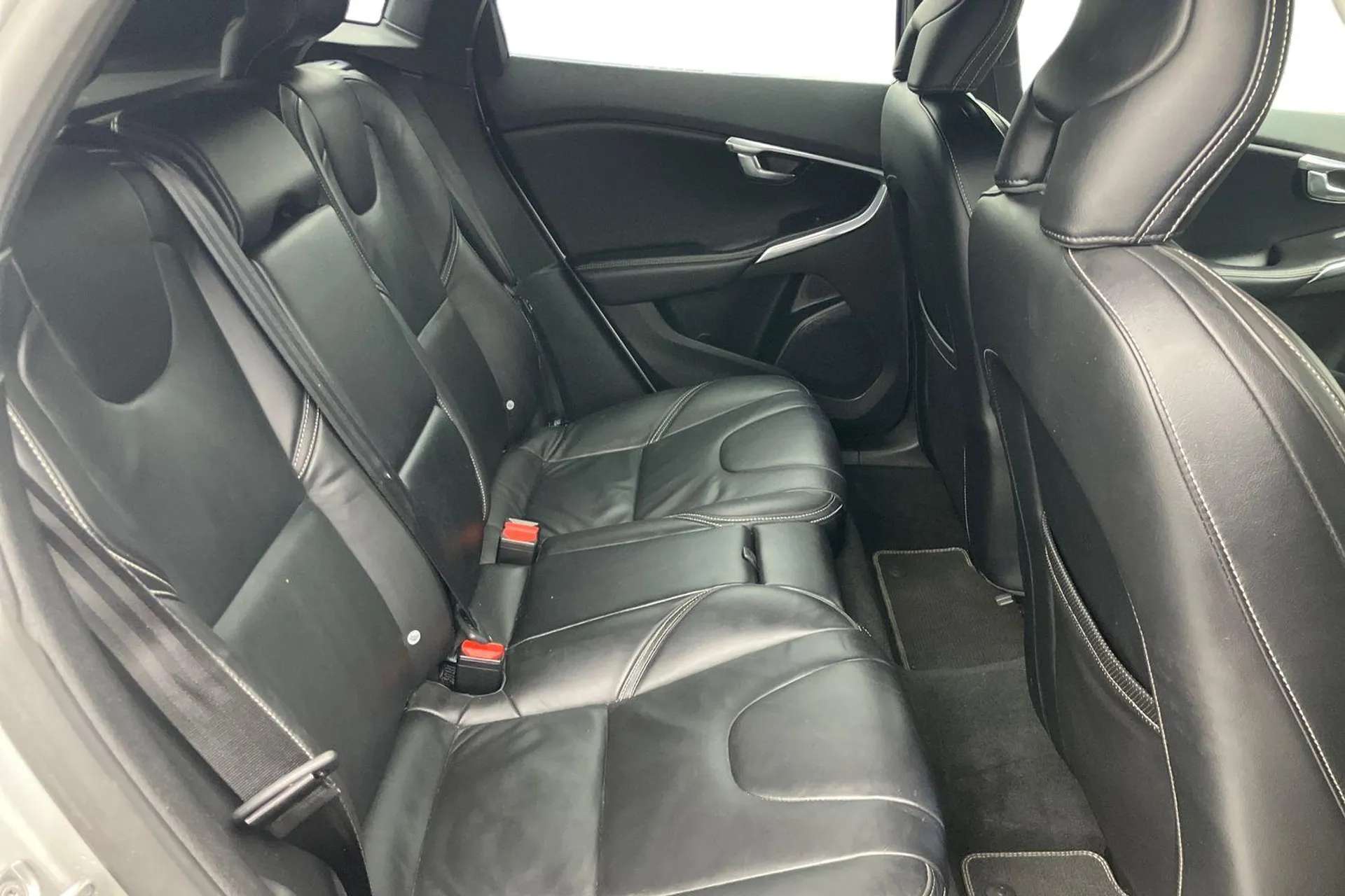 2017 VOLVO V40 2017 VOLVO V40