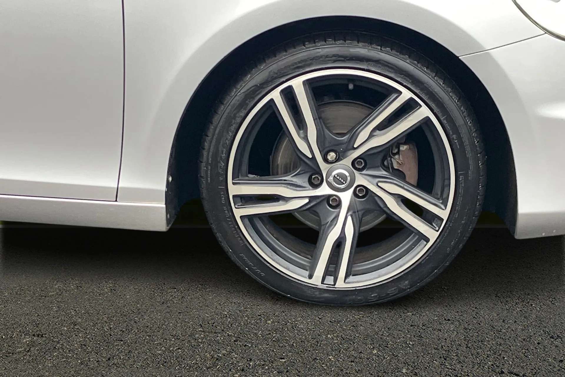 2017 VOLVO V40 2017 VOLVO V40