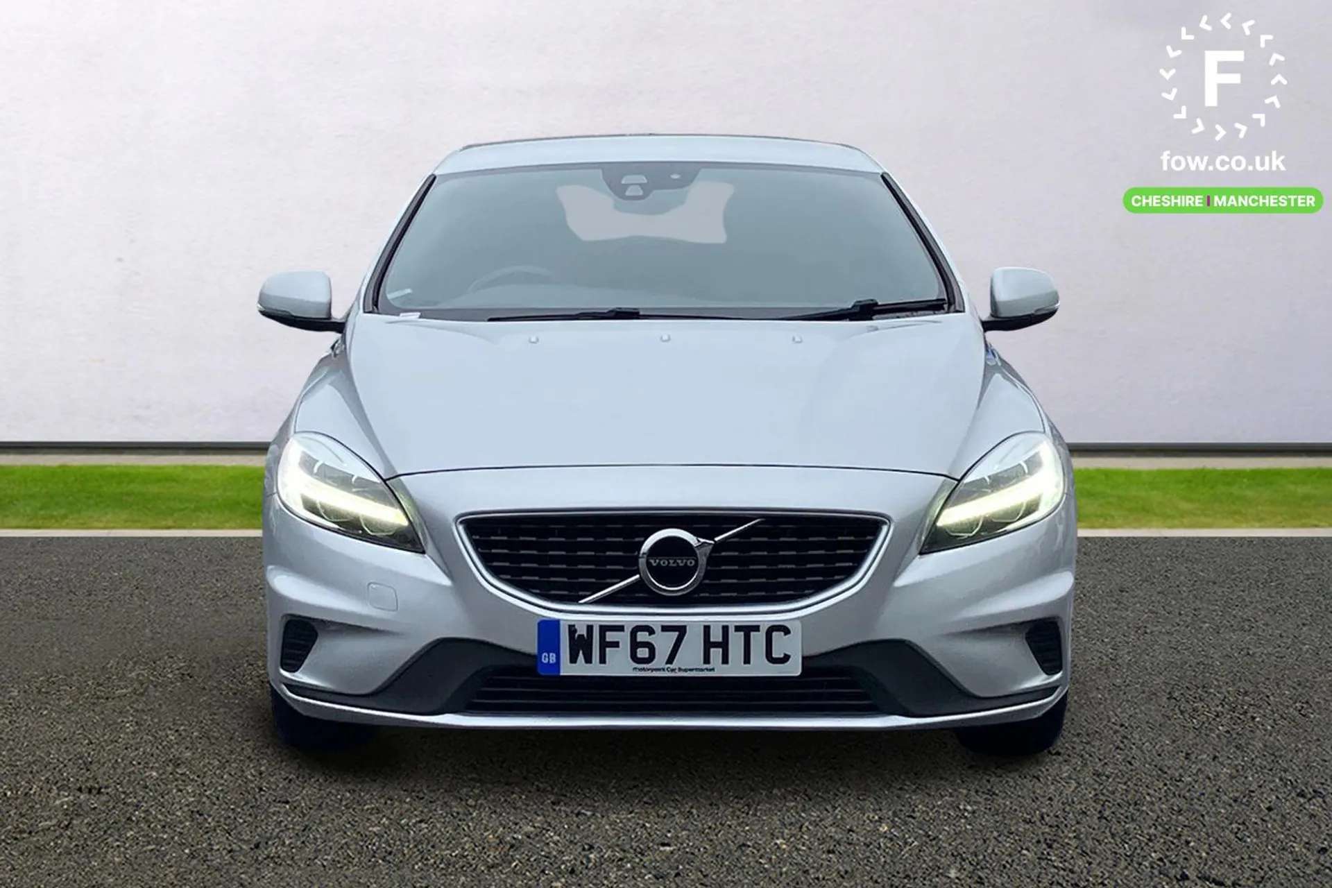 2017 VOLVO V40 2017 VOLVO V40