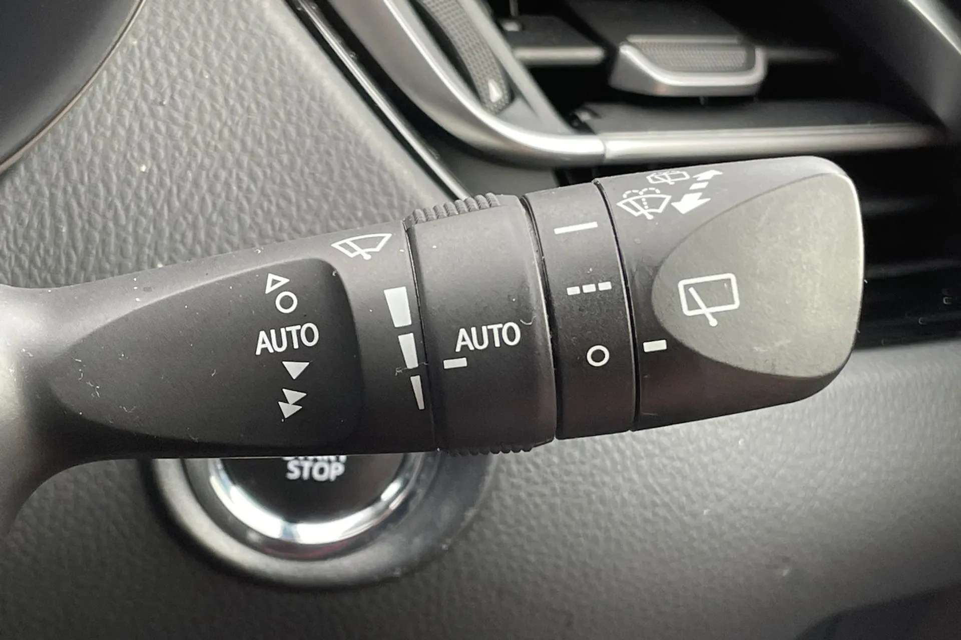 2023 TOYOTA C-HR 2023 TOYOTA C-HR
