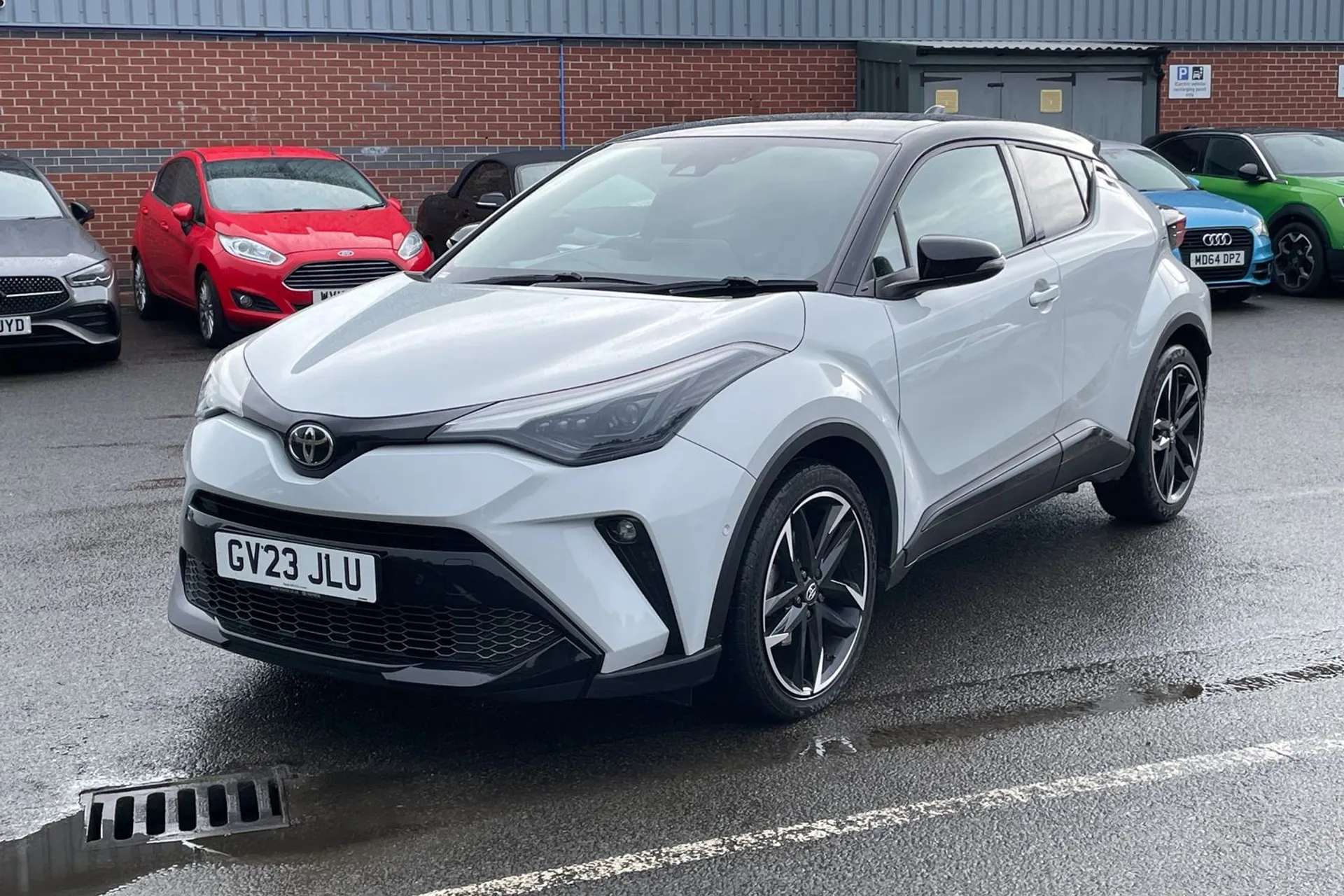 2023 TOYOTA C-HR 2023 TOYOTA C-HR