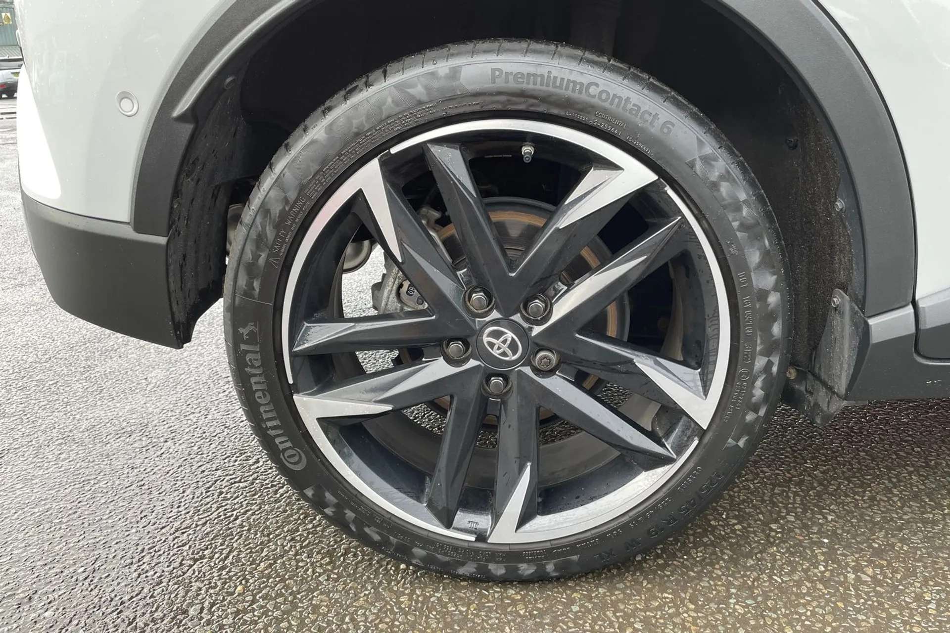 2023 TOYOTA C-HR 2023 TOYOTA C-HR