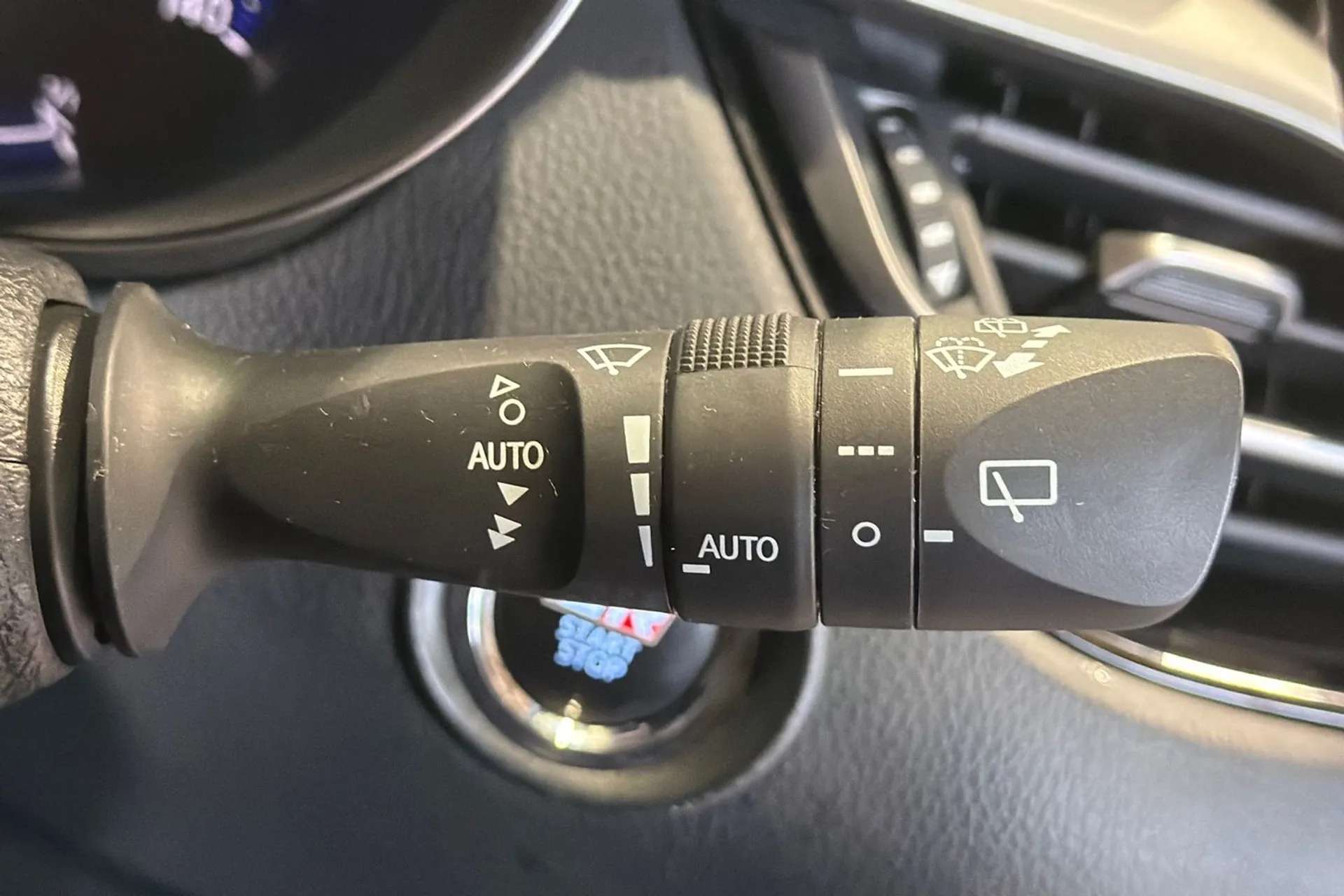 2023 TOYOTA C-HR 2023 TOYOTA C-HR