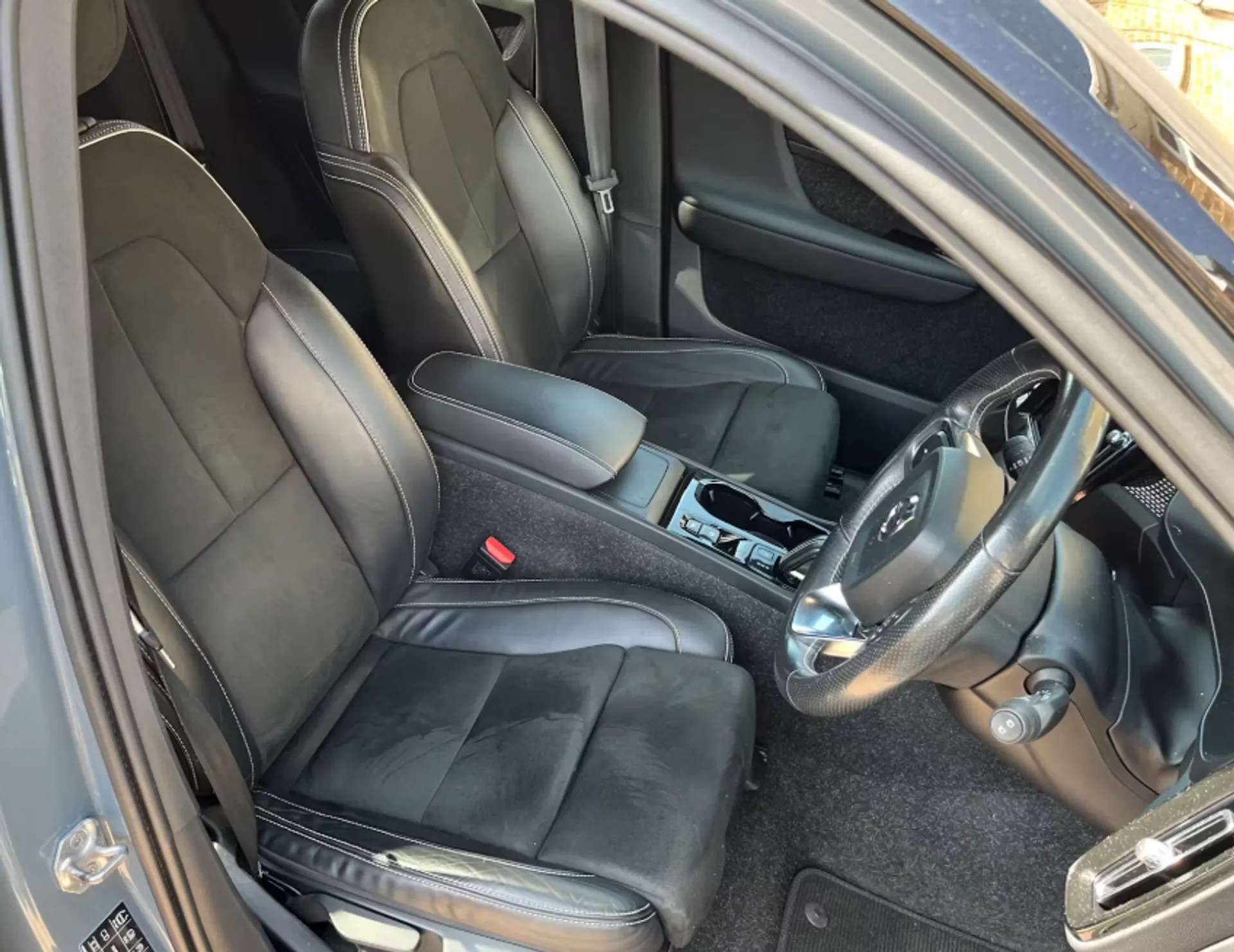 2021 VOLVO XC40 2021 VOLVO XC40