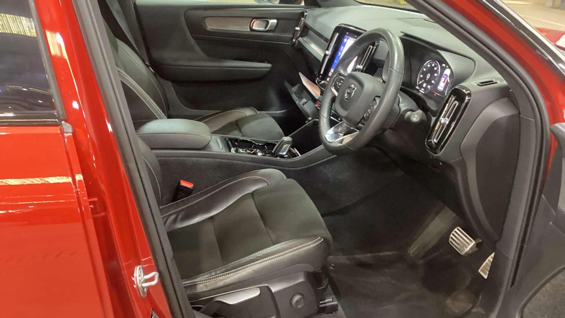 2022 VOLVO XC40 2022 VOLVO XC40