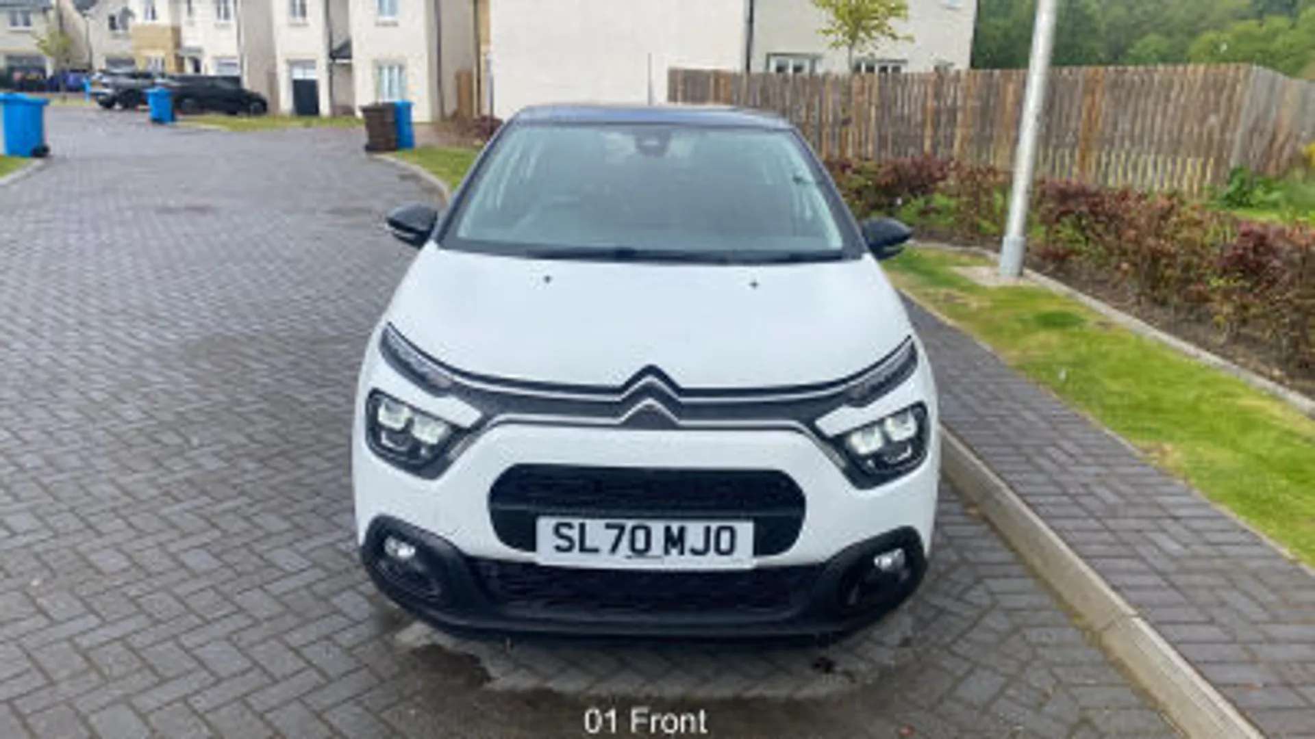 A 2020 CITROEN C3 1.2 PureTech Flair 5dr [Citroen illuminated signature in LED headlights and LED daytime running lights, Safety pack 1, 16" Hellix diamond black alloy A 2020 CITROEN C3 1.2 PureTech Flair 5dr [Citroen illuminated signature in LED headlights and LED daytime running lights, Safety pack 1, 16" Hellix diamond black alloy