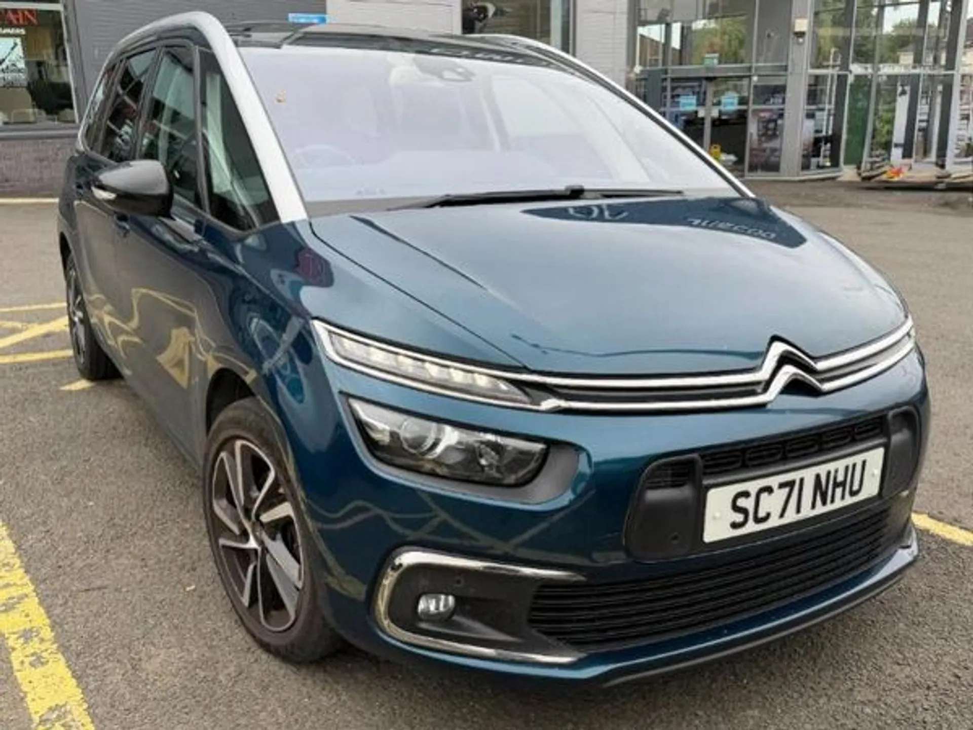 A 2022 CITROEN GRAND C4 SPACETOURER 1.2 PureTech 130 Shine 5dr EAT8 [ 12" Panoramic HD central display, Park assist and blind spot monitoring (with LED alert on door mirrors), Hill start A 2022 CITROEN GRAND C4 SPACETOURER 1.2 PureTech 130 Shine 5dr EAT8 [ 12" Panoramic HD central display, Park assist and blind spot monitoring (with LED alert on door mirrors), Hill start