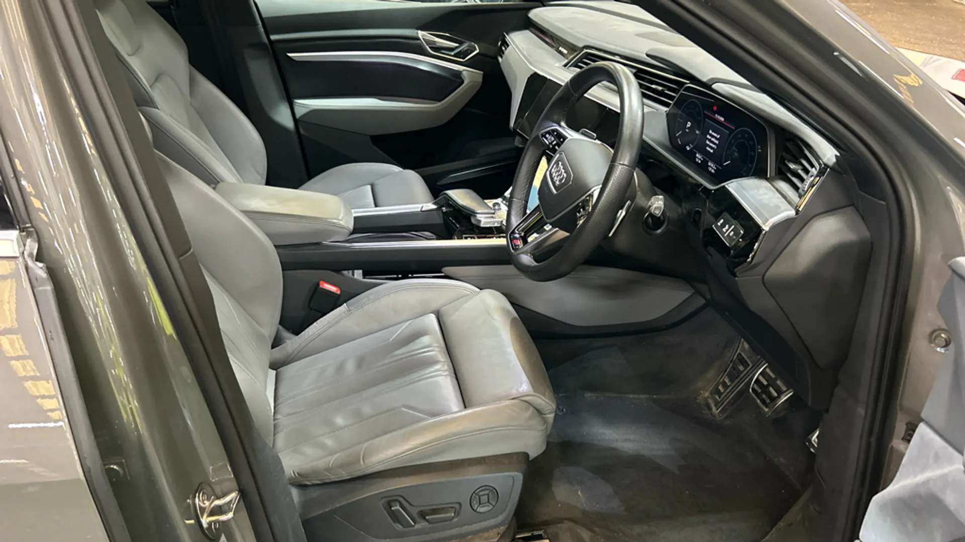 2023 AUDI Q8 2023 AUDI Q8