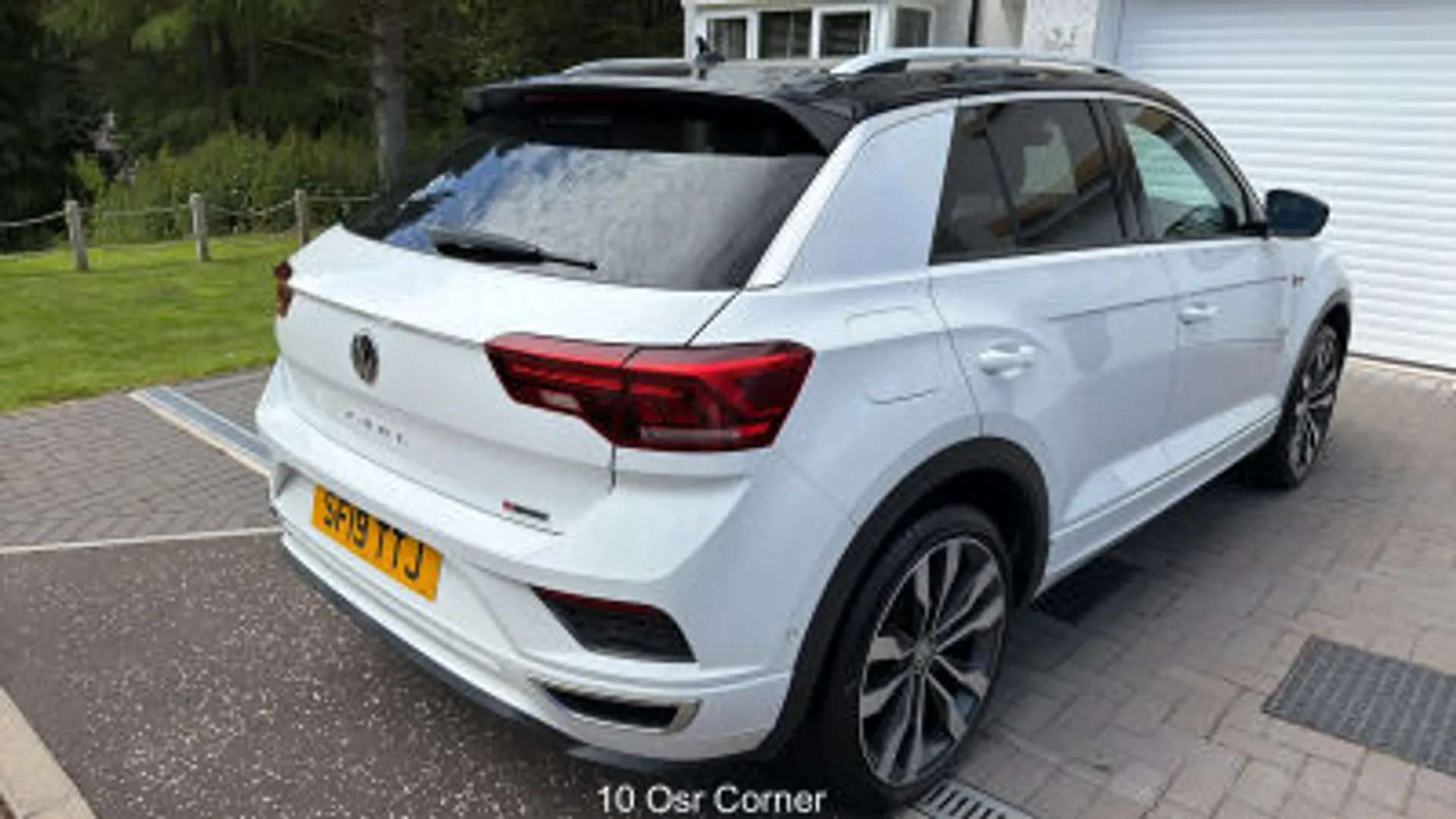 A 2019 VOLKSWAGEN T-ROC 2.0 TSI 4MOTION R-Line 5dr DSG [Digital Cockpit Pro - Active info display, Driver alert system with audible and visual fatigue detection system, Traff A 2019 VOLKSWAGEN T-ROC 2.0 TSI 4MOTION R-Line 5dr DSG [Digital Cockpit Pro - Active info display, Driver alert system with audible and visual fatigue detection system, Traff