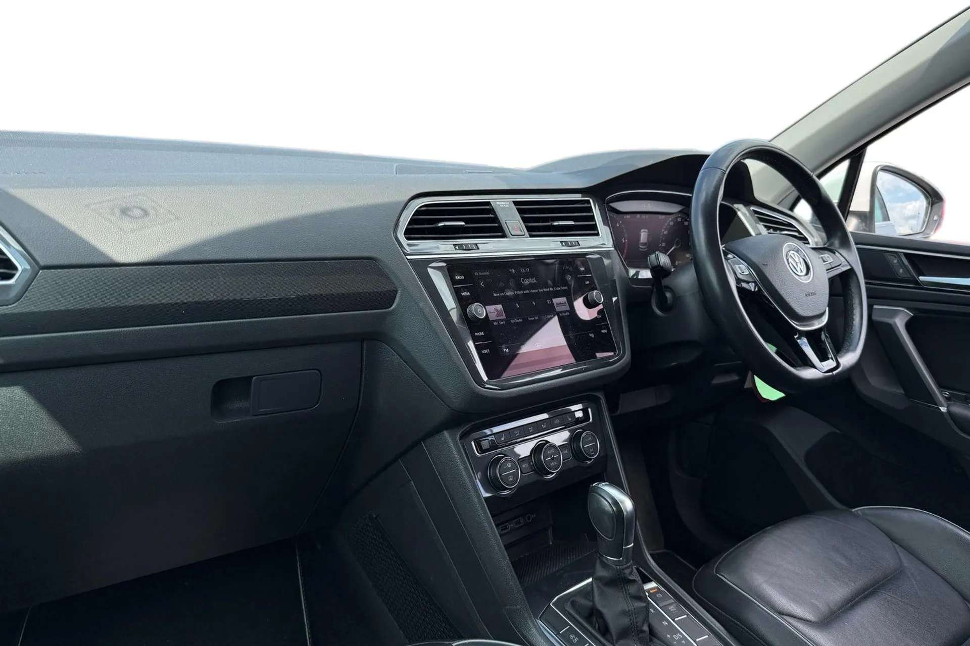 A 2018 VOLKSWAGEN TIGUAN 2.0 TDi 150 4Motion SEL 5dr DSG [ Ambient lighting pack , Bluetooth phone integration system , LED 'Mid' headlights , eCall and Security & Service Plu A 2018 VOLKSWAGEN TIGUAN 2.0 TDi 150 4Motion SEL 5dr DSG [ Ambient lighting pack , Bluetooth phone integration system , LED 'Mid' headlights , eCall and Security & Service Plu