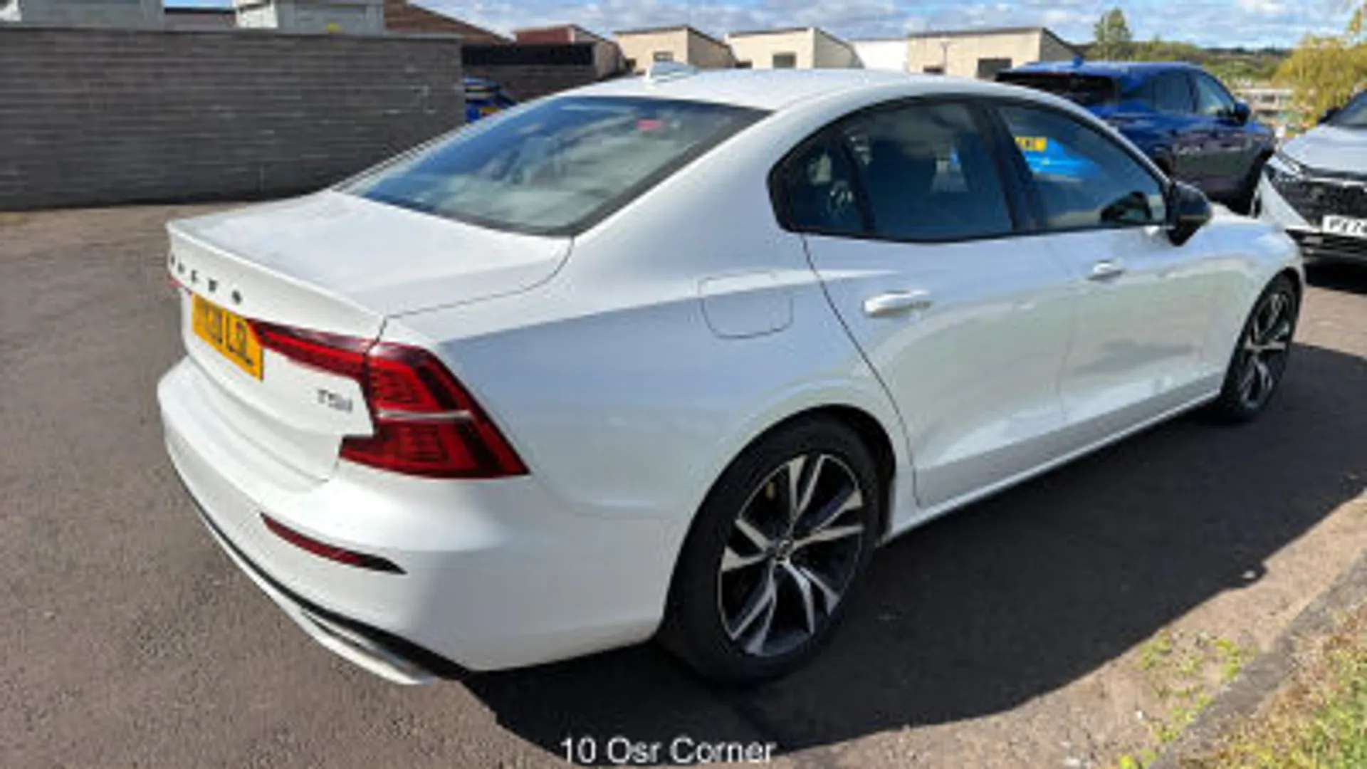A 2020 VOLVO S60 2.0 T5 R DESIGN Plus 4dr Auto [Adaptive brake lights with high level LED brake lights, Heated Windscreen, Driver alert control with lane keeping aid, A 2020 VOLVO S60 2.0 T5 R DESIGN Plus 4dr Auto [Adaptive brake lights with high level LED brake lights, Heated Windscreen, Driver alert control with lane keeping aid,