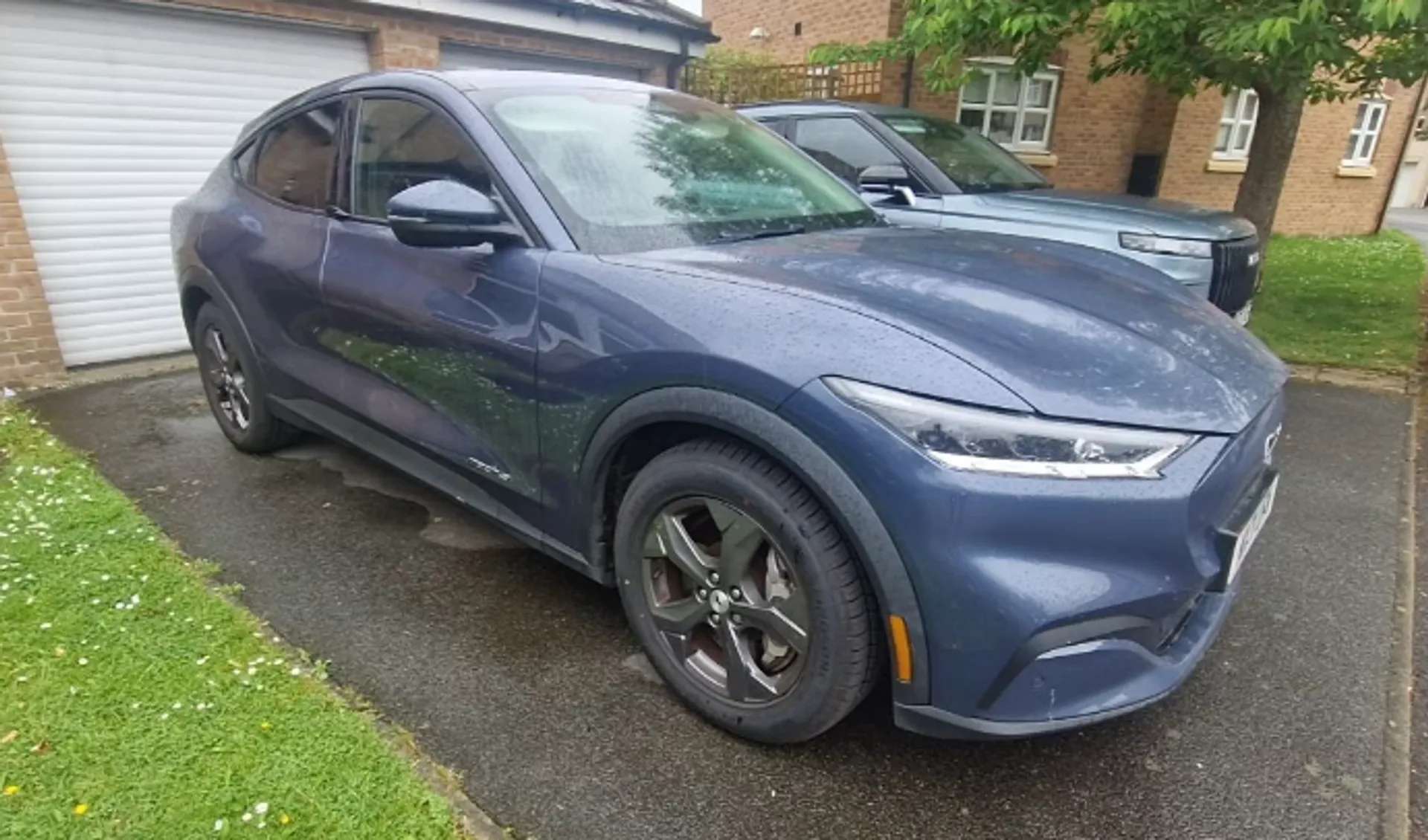 A 2021 FORD MUSTANG MACH-E 198kW Standard Range 68kWh RWD 5dr Auto [Rear view camera, 18" 5 spoke silver alloy wheels, BLIS (Blind Spot Information System) with cross traffic al A 2021 FORD MUSTANG MACH-E 198kW Standard Range 68kWh RWD 5dr Auto [Rear view camera, 18" 5 spoke silver alloy wheels, BLIS (Blind Spot Information System) with cross traffic al