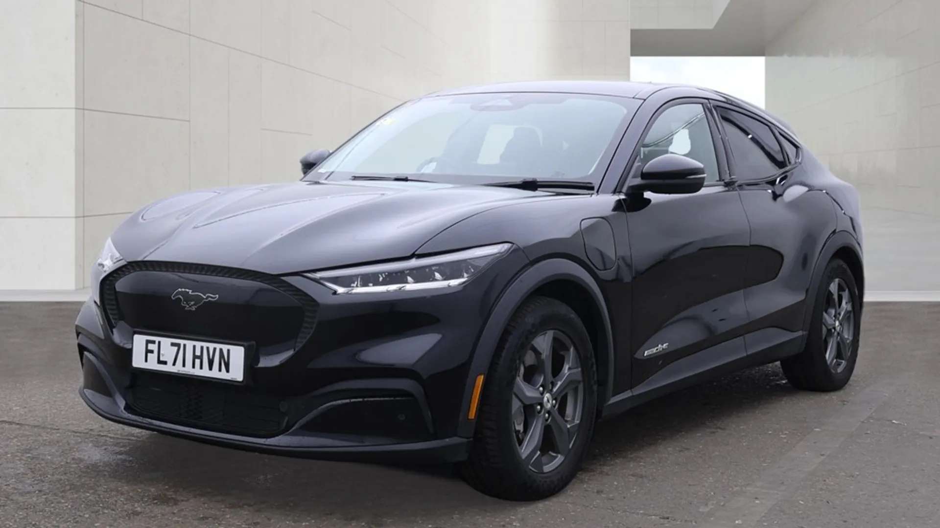 A 2021 FORD MUSTANG MACH-E 198kW Standard Range 68kWh RWD 5dr Auto [18" Alloys, heated Seats, Front and rear parking sensors, Blind Spot Info System, Wireless device charging pa A 2021 FORD MUSTANG MACH-E 198kW Standard Range 68kWh RWD 5dr Auto [18" Alloys, heated Seats, Front and rear parking sensors, Blind Spot Info System, Wireless device charging pa