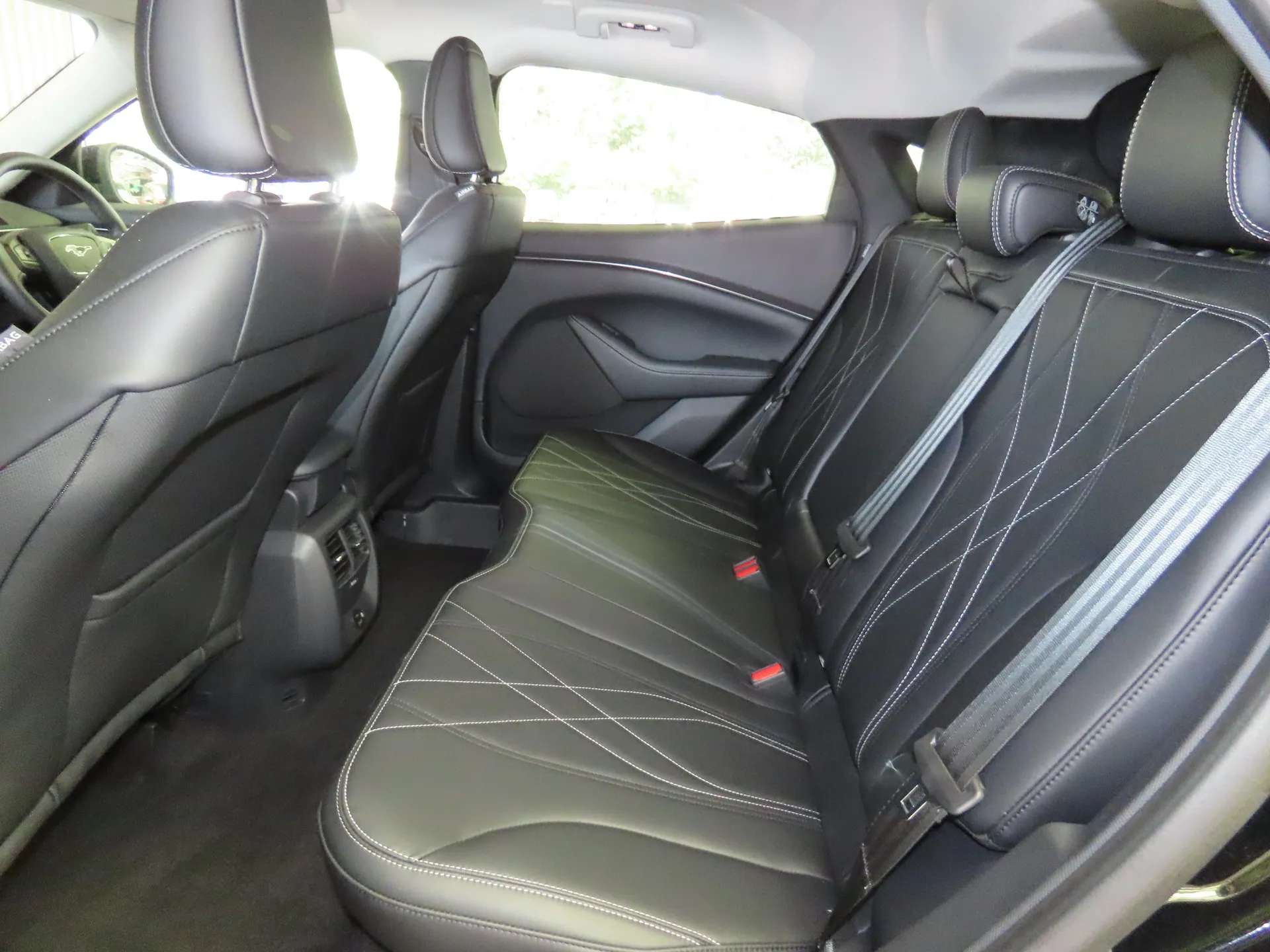 A 2022 FORD MUSTANG MACH-E 216kW Extended Range 88kWh RWD 5dr Auto [ LED signature tail lights, B and O premium sound system 10 speaker including dashboard sound bar, Hands free A 2022 FORD MUSTANG MACH-E 216kW Extended Range 88kWh RWD 5dr Auto [ LED signature tail lights, B and O premium sound system 10 speaker including dashboard sound bar, Hands free