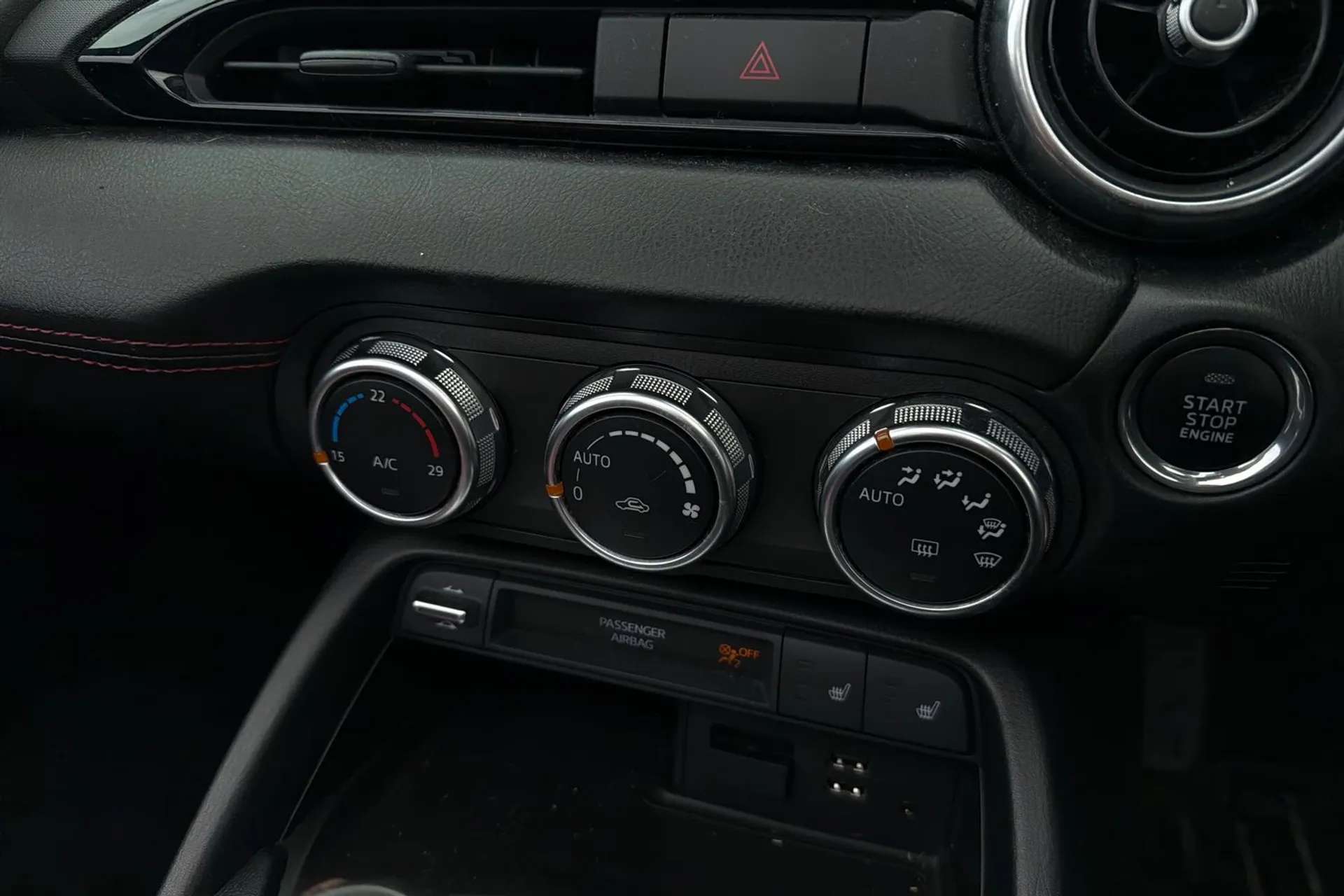 2017 MAZDA MX-5 2017 MAZDA MX-5
