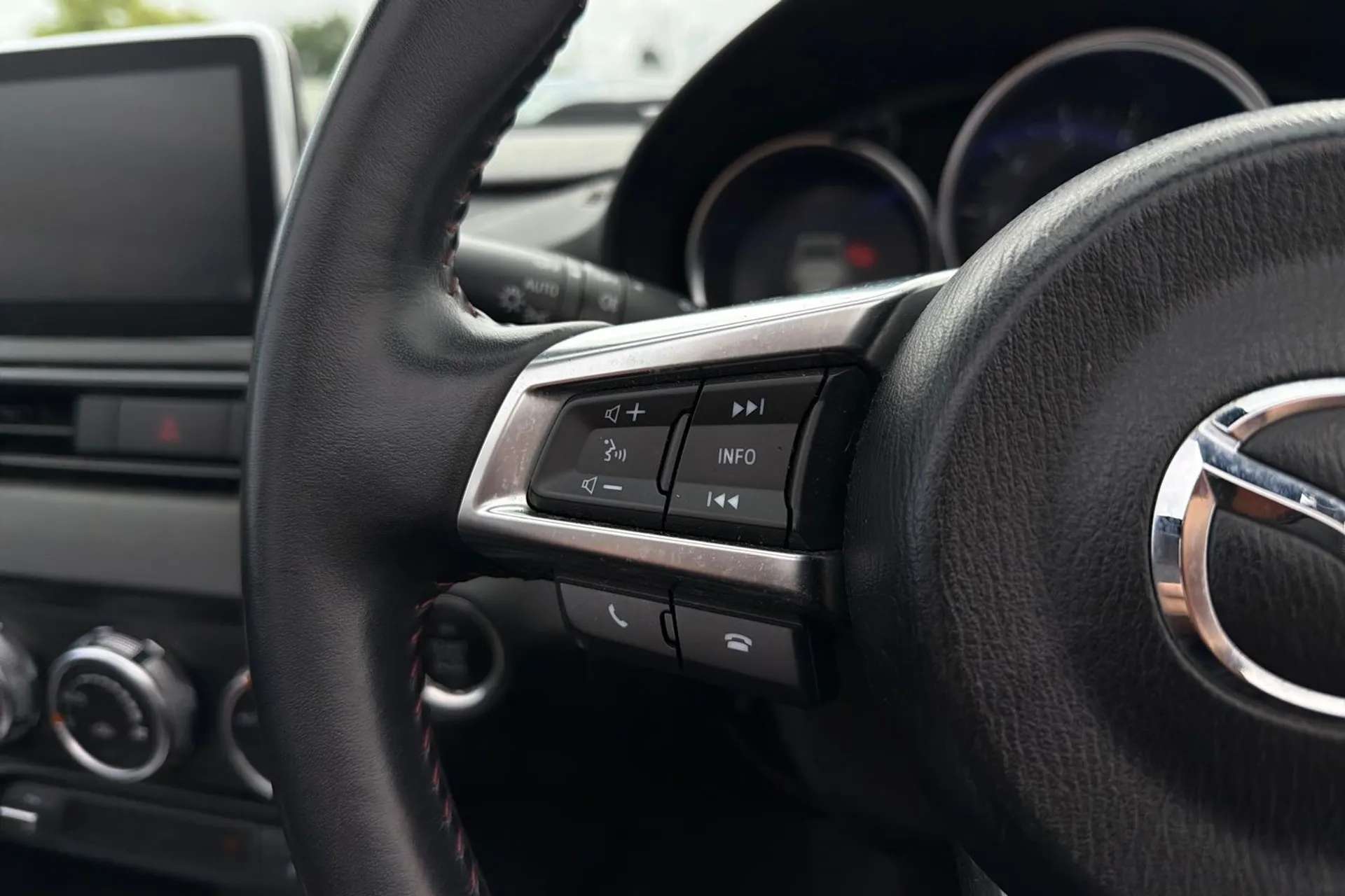 2017 MAZDA MX-5 2017 MAZDA MX-5