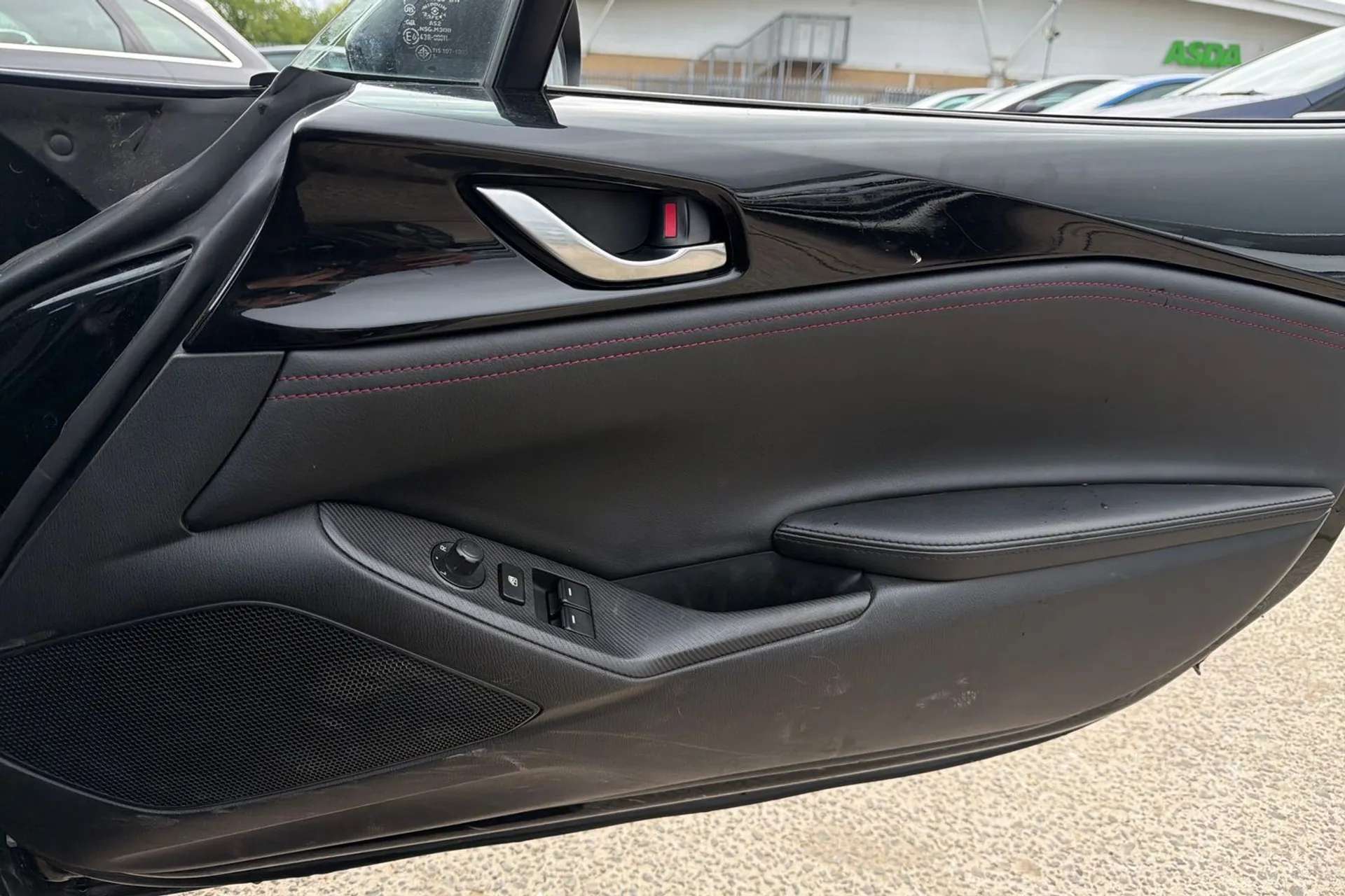 2017 MAZDA MX-5 2017 MAZDA MX-5