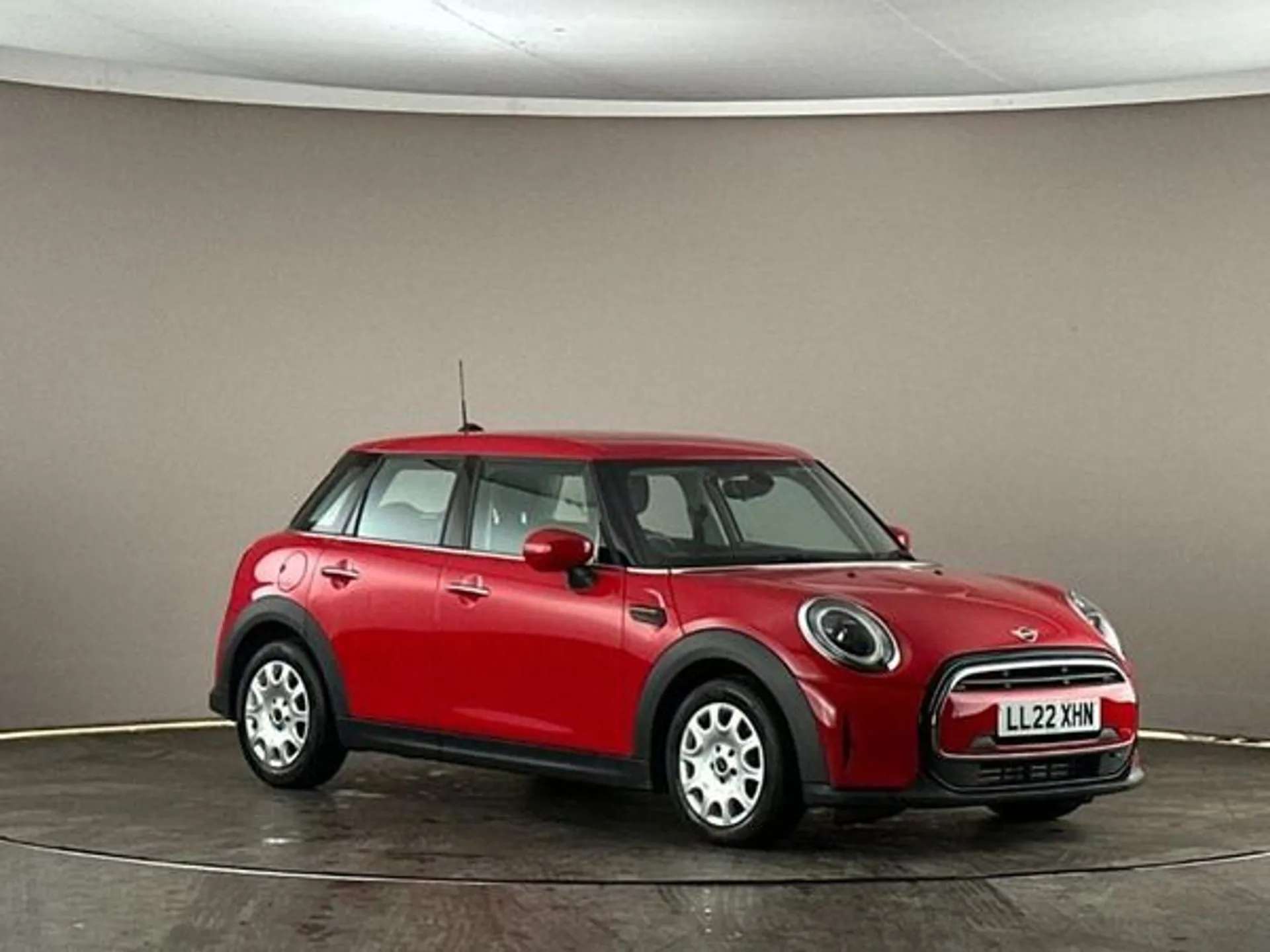 A 2022 MINI HATCH 1.5 One Classic 5dr Auto [ Ambient lighting , Automatic start/stop function with brake energy recuperation , Cruise control with brake assist , Compat A 2022 MINI HATCH 1.5 One Classic 5dr Auto [ Ambient lighting , Automatic start/stop function with brake energy recuperation , Cruise control with brake assist , Compat