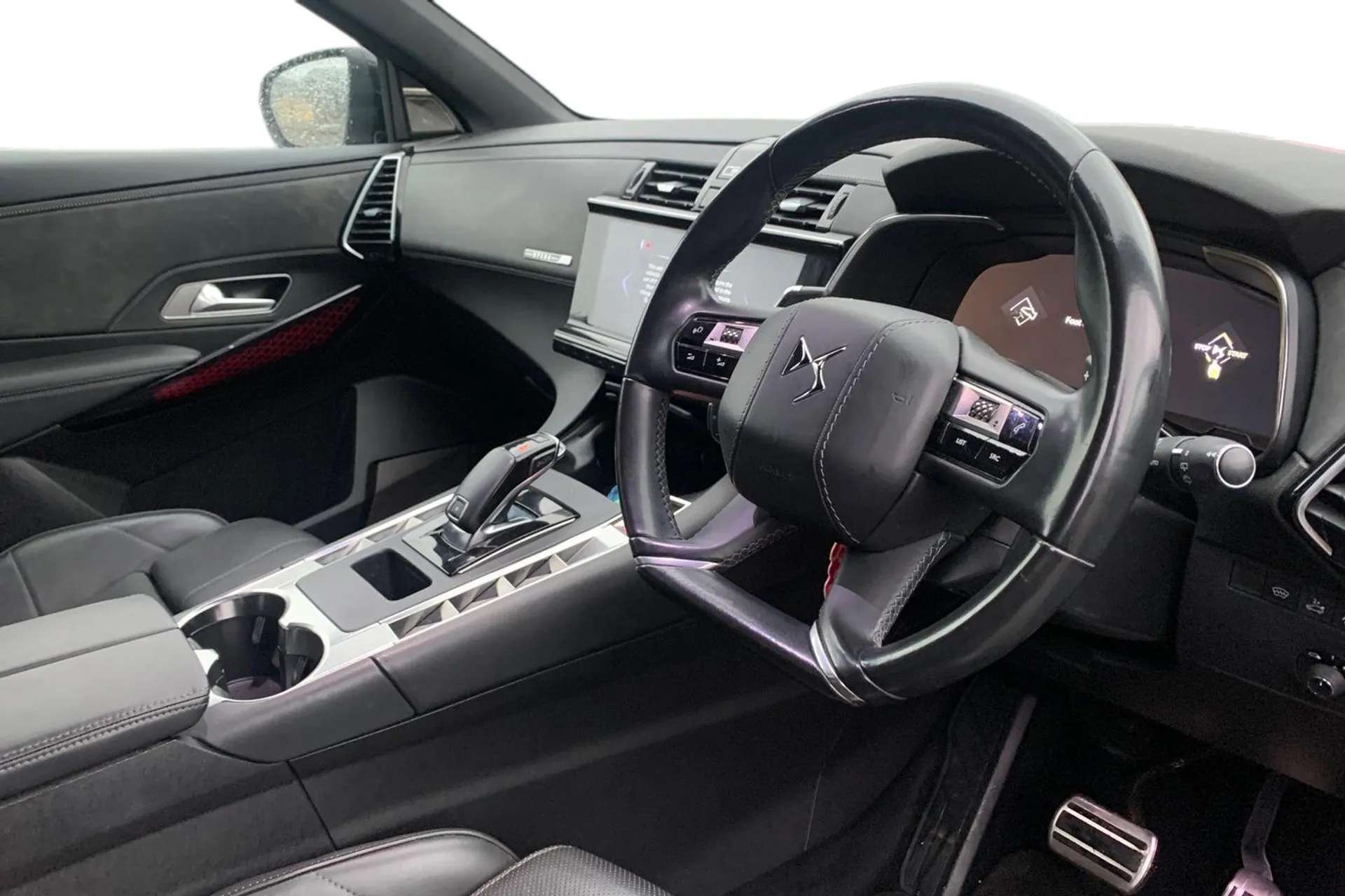 A 2019 DS DS7 CROSSBACK 1.6 PureTech Ultra Prestige 5dr EAT8 [Front & Rear parking sensors, Wireless charging for smartphone, 12.3" digital instrument cluster display, Massag A 2019 DS DS7 CROSSBACK 1.6 PureTech Ultra Prestige 5dr EAT8 [Front & Rear parking sensors, Wireless charging for smartphone, 12.3" digital instrument cluster display, Massag
