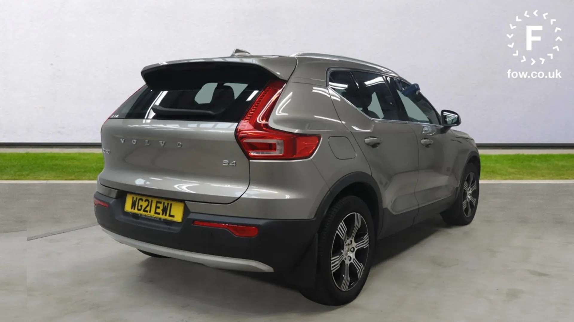 2021 VOLVO XC40 2021 VOLVO XC40