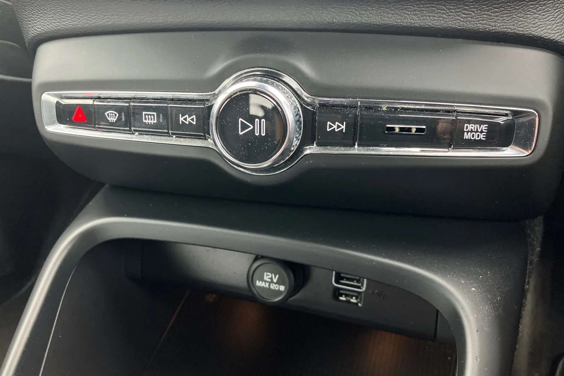 2019 VOLVO XC40 2019 VOLVO XC40