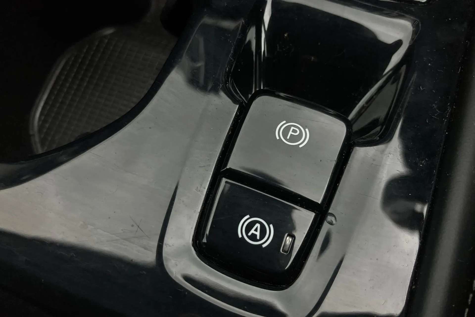 2019 VOLVO XC40 2019 VOLVO XC40