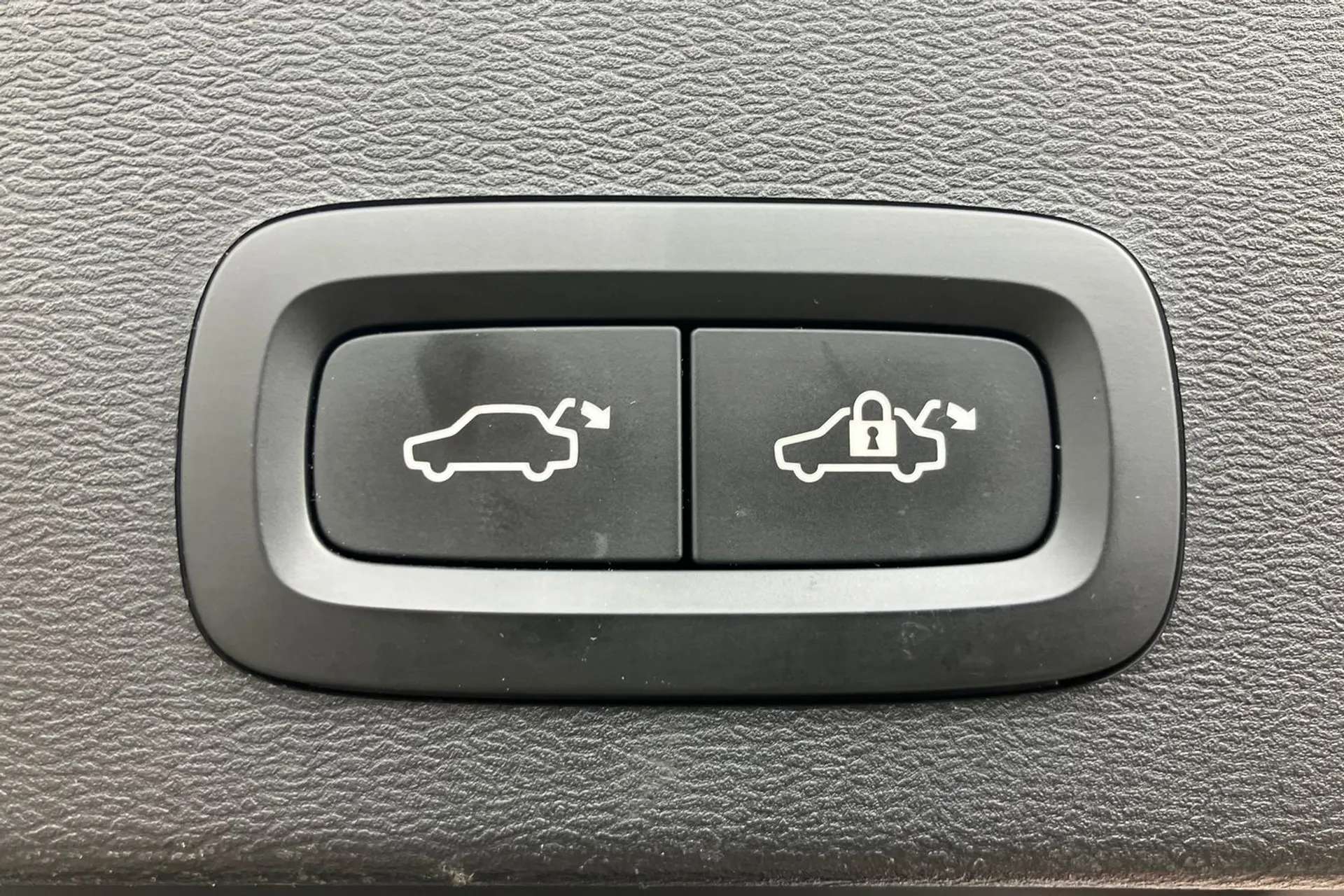 2019 VOLVO XC40 2019 VOLVO XC40