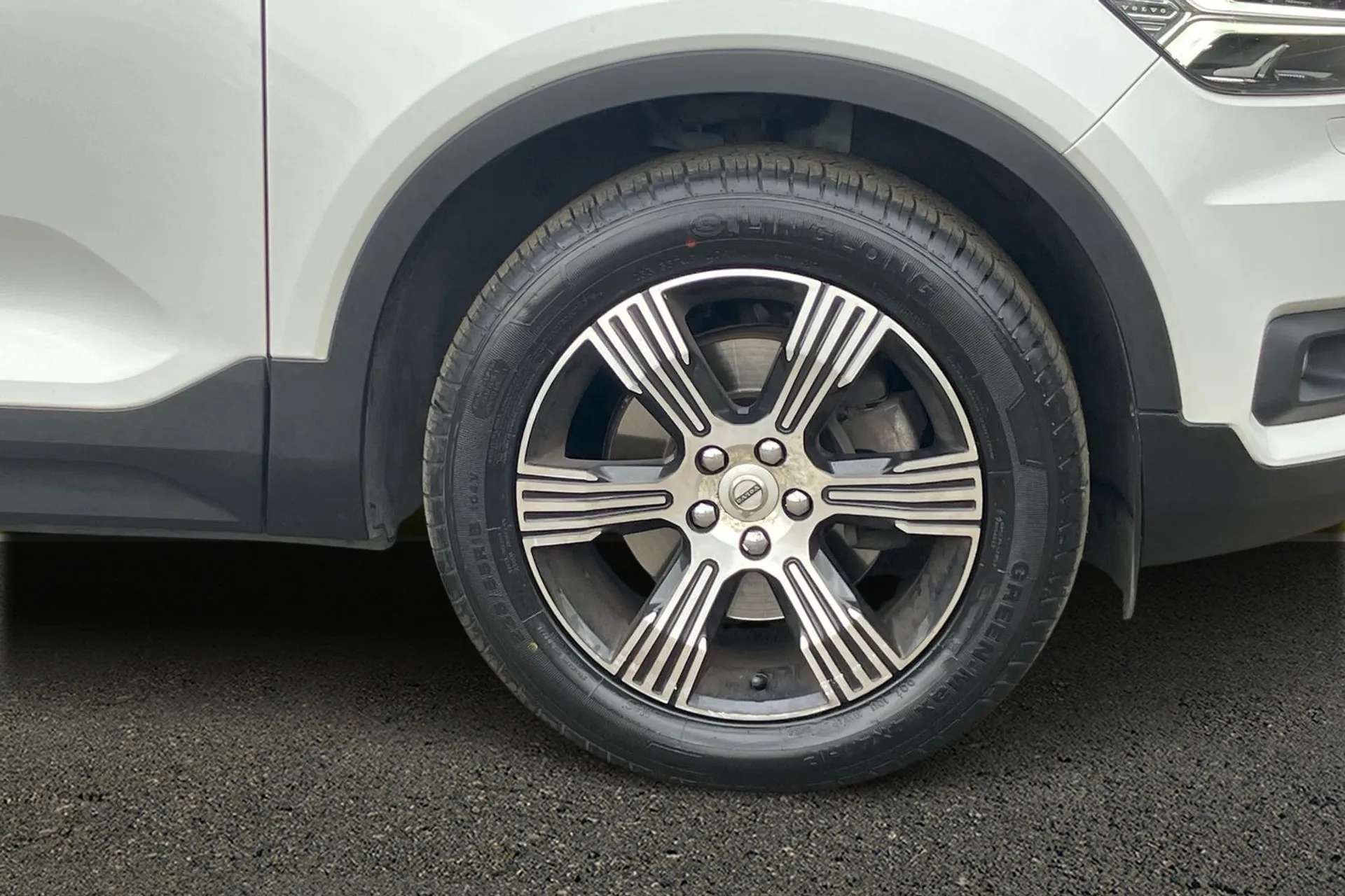 2019 VOLVO XC40 2019 VOLVO XC40