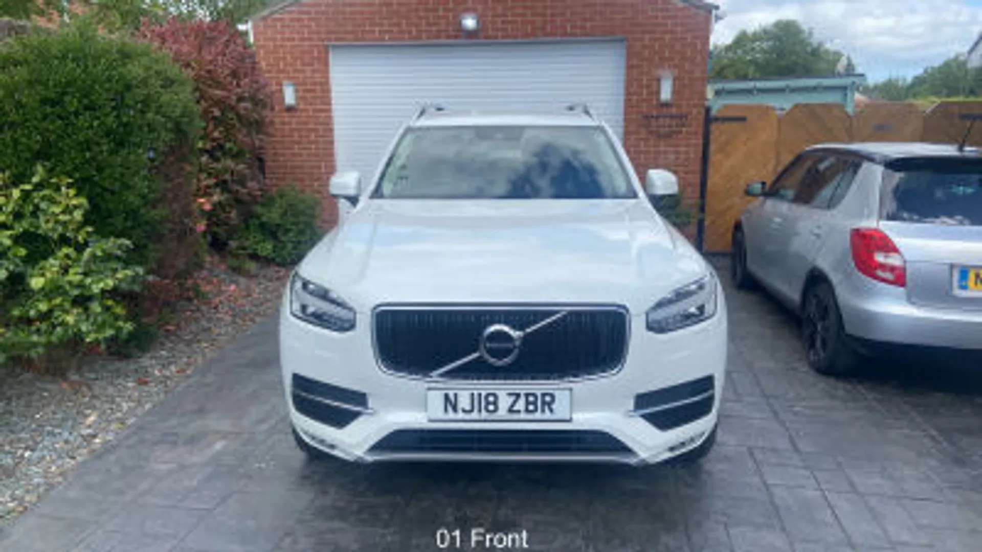 A 2018 VOLVO XC90 2.0 D5 PowerPulse Momentum 5dr AWD Geartronic [Adaptive cruise control with pilot assist, Lane departure warning with driver alert control, Touring ch A 2018 VOLVO XC90 2.0 D5 PowerPulse Momentum 5dr AWD Geartronic [Adaptive cruise control with pilot assist, Lane departure warning with driver alert control, Touring ch