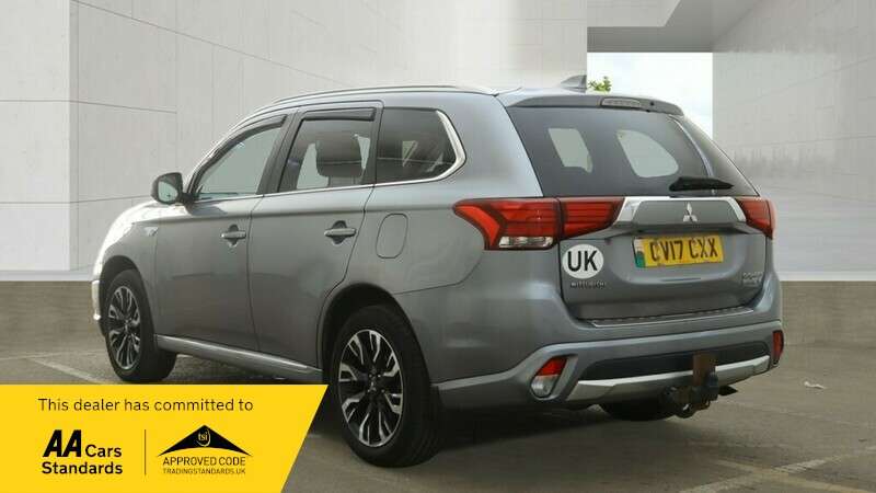 A 2017 MITSUBISHI OUTLANDER PHEV 4H A 2017 MITSUBISHI OUTLANDER PHEV 4H