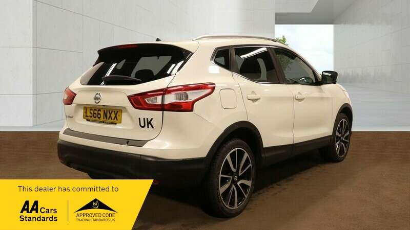 A 2016 NISSAN QASHQAI TEKNA DIG-T A 2016 NISSAN QASHQAI TEKNA DIG-T