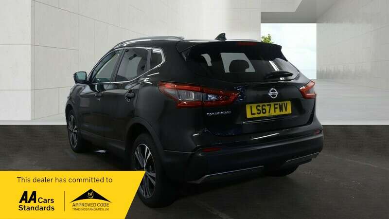 A 2017 NISSAN QASHQAI N-CONNECTA DIG-T XTRONIC A 2017 NISSAN QASHQAI N-CONNECTA DIG-T XTRONIC