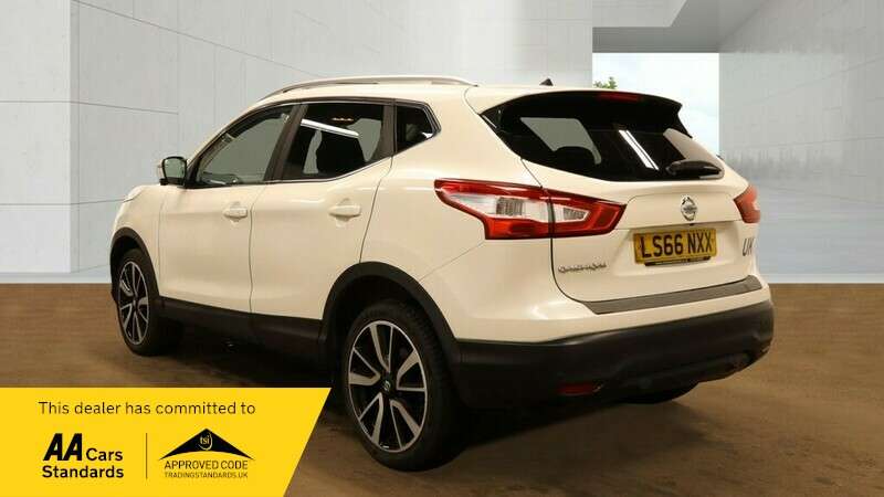 A 2016 NISSAN QASHQAI TEKNA DIG-T A 2016 NISSAN QASHQAI TEKNA DIG-T