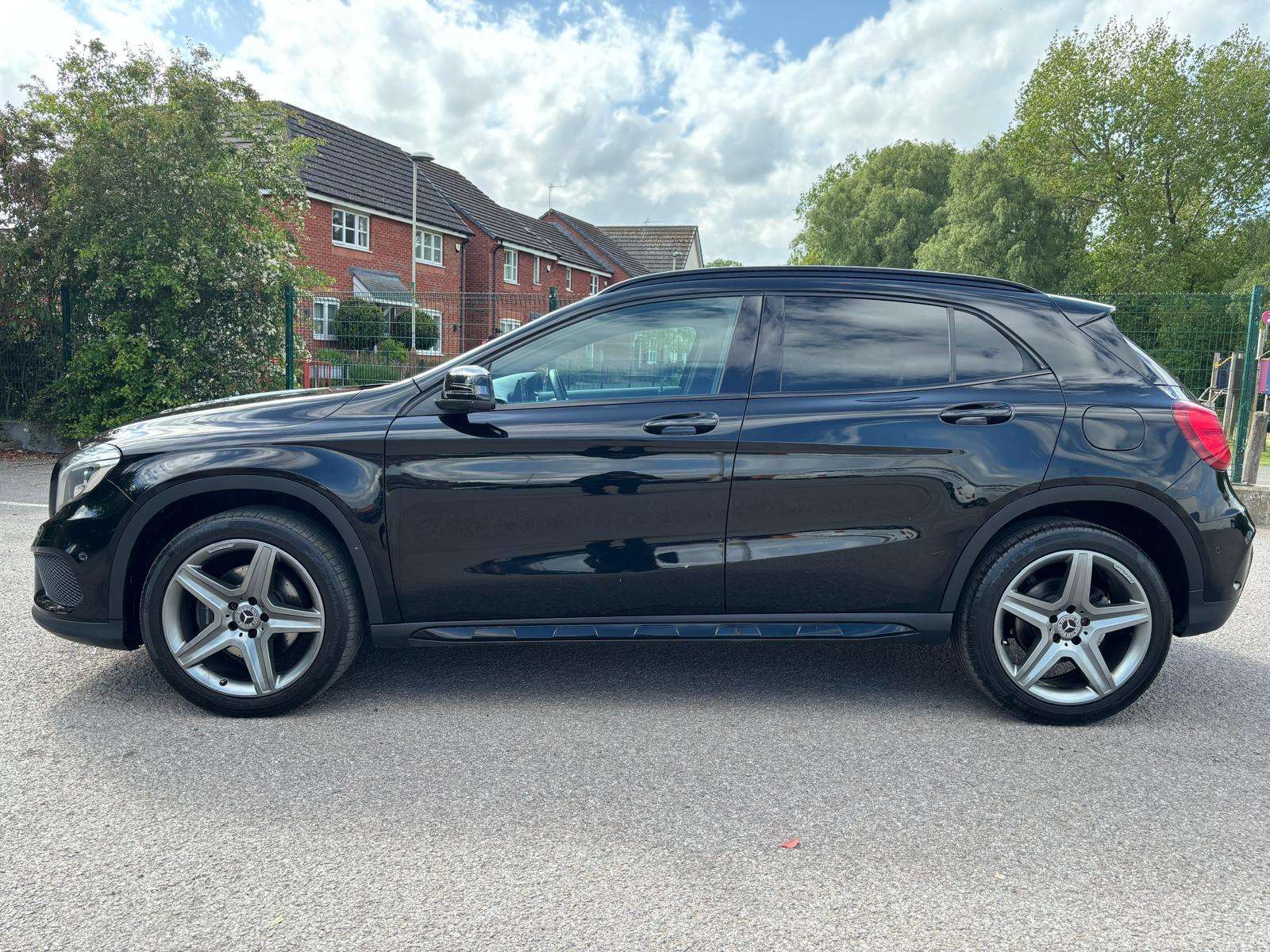 A 2015 MERCEDES-BENZ GLA 2.1 GLA220 CDI AMG Line 7G-DCT 4MATIC Euro 6 (s/s) 5dr A 2015 MERCEDES-BENZ GLA 2.1 GLA220 CDI AMG Line 7G-DCT 4MATIC Euro 6 (s/s) 5dr
