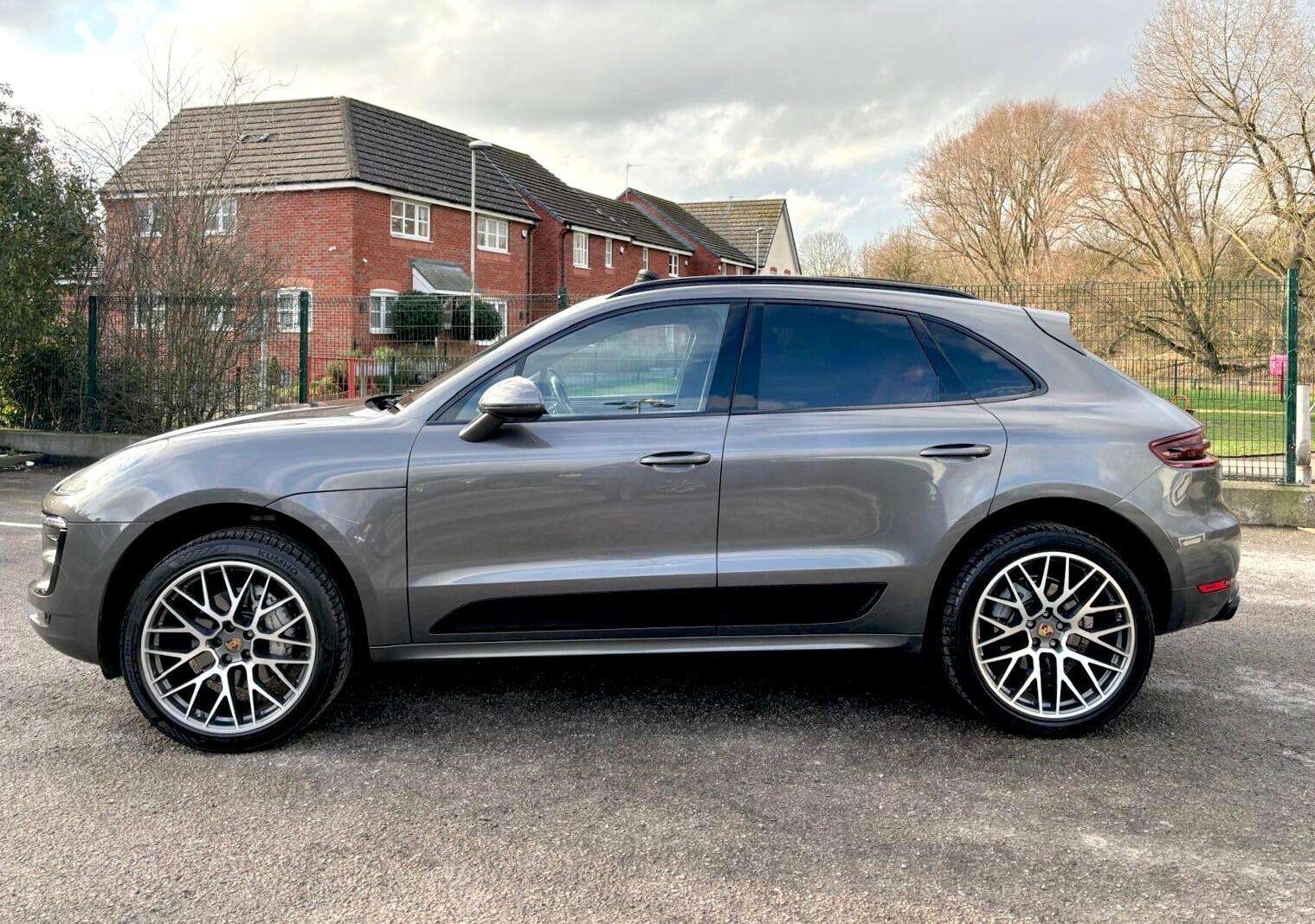 A 2015 PORSCHE MACAN D S PDK A 2015 PORSCHE MACAN D S PDK