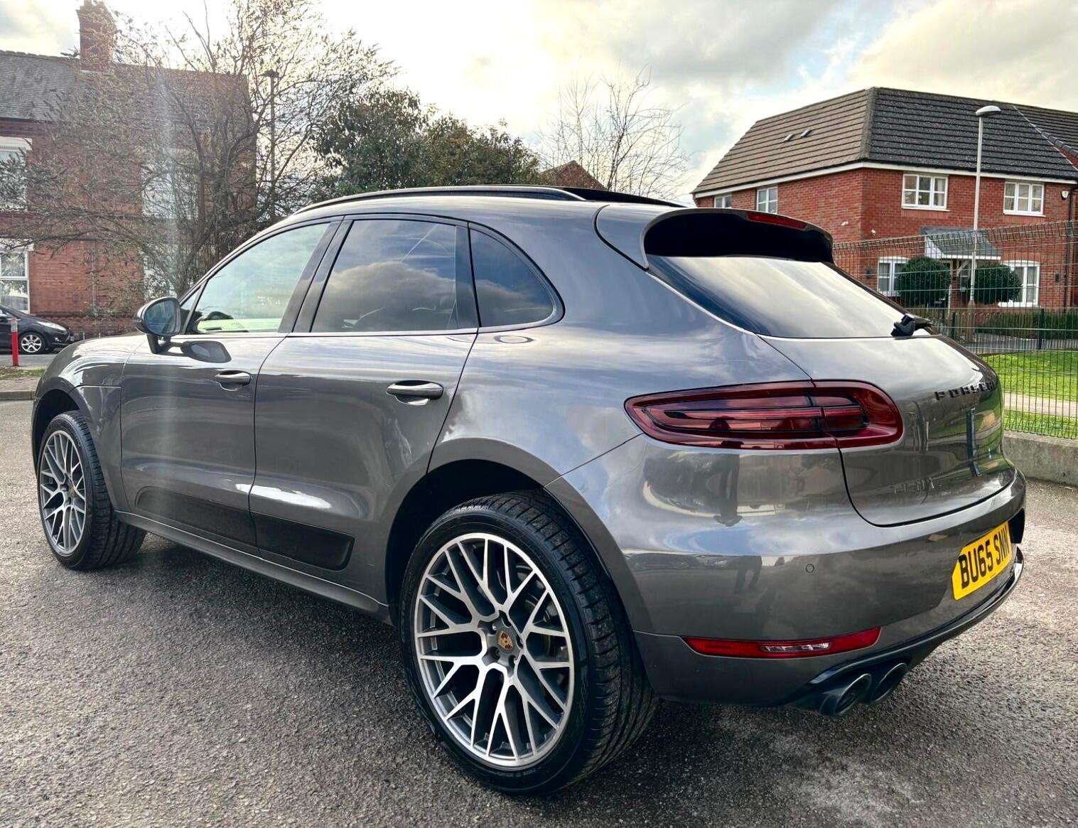 A 2015 PORSCHE MACAN D S PDK A 2015 PORSCHE MACAN D S PDK