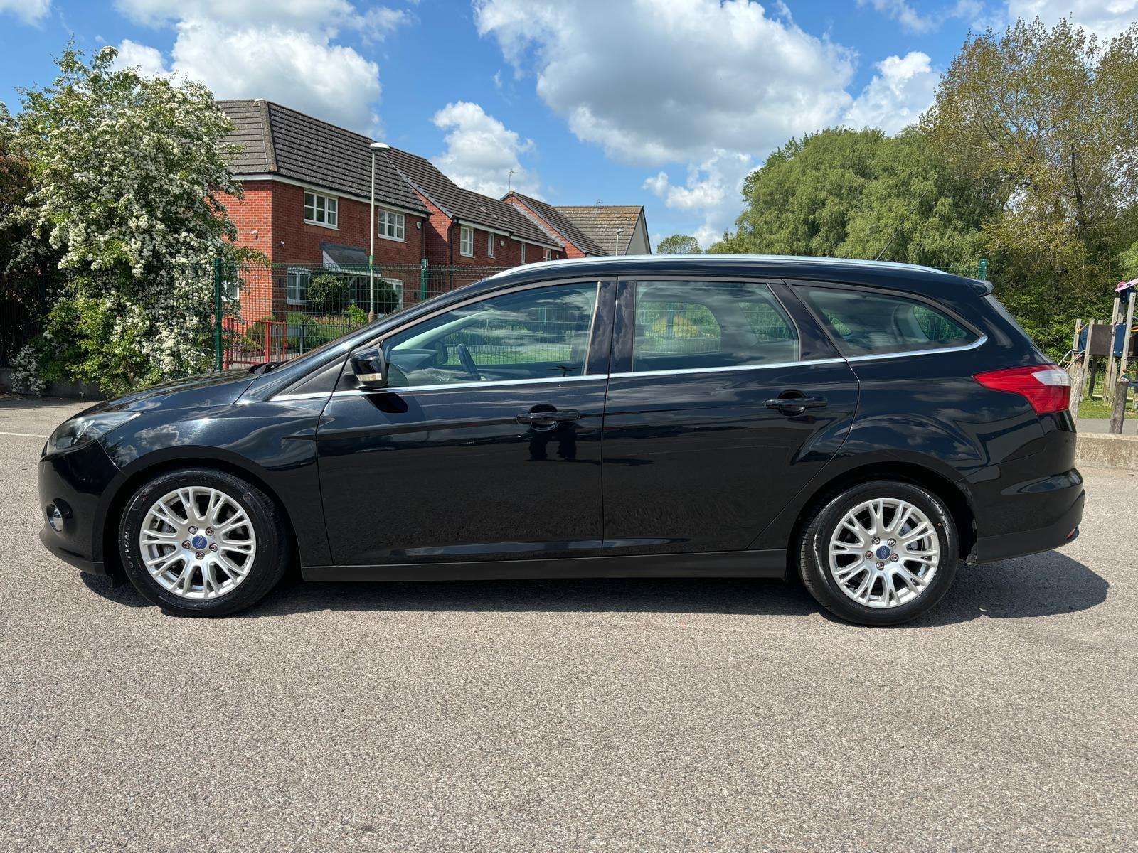 A 2011 FORD FOCUS 1.6 TDCi Titanium Euro 5 (s/s) 5dr A 2011 FORD FOCUS 1.6 TDCi Titanium Euro 5 (s/s) 5dr