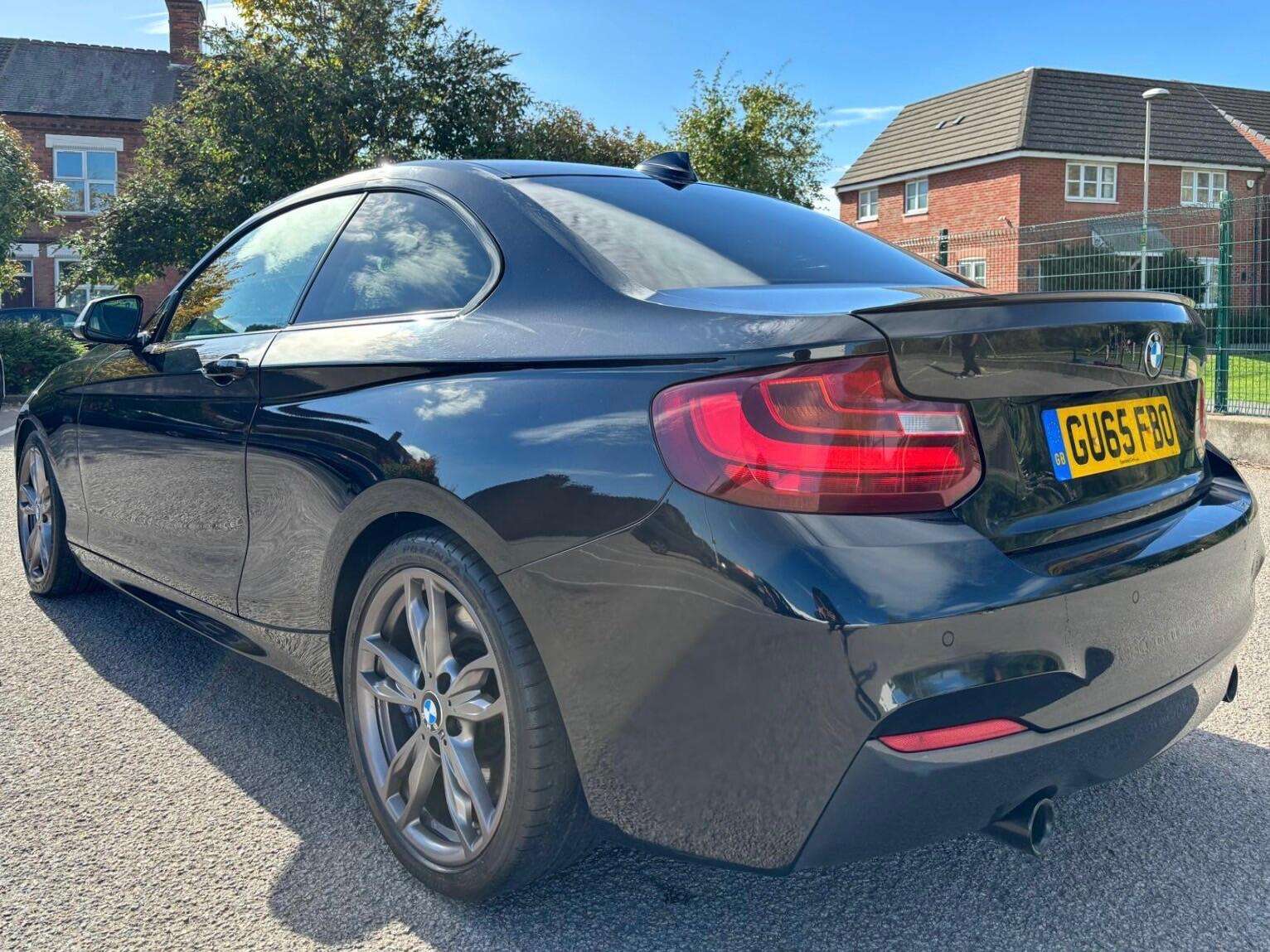 A 2015 BMW 2 SERIES 3.0 M235i Auto Euro 6 (s/s) 2dr A 2015 BMW 2 SERIES 3.0 M235i Auto Euro 6 (s/s) 2dr