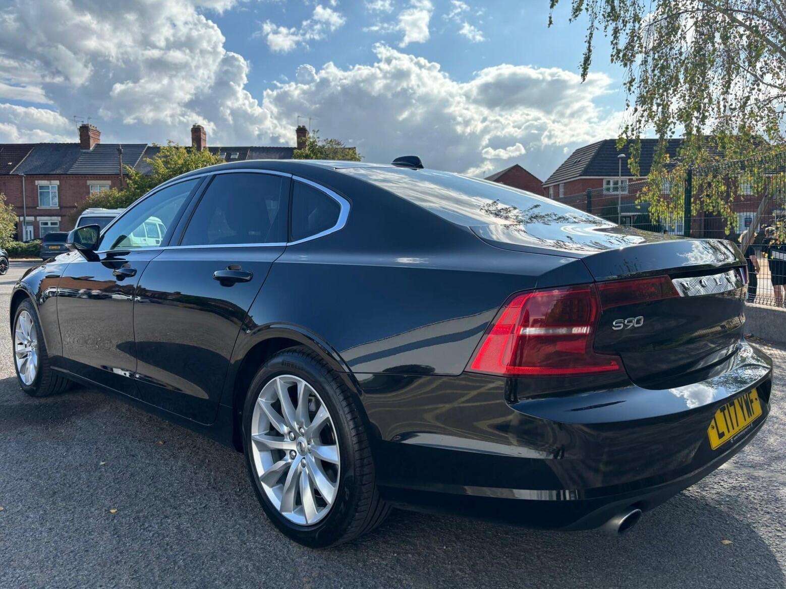 A 2017 VOLVO S90 D5 POWERPULSE MOMENTUM AWD A 2017 VOLVO S90 D5 POWERPULSE MOMENTUM AWD