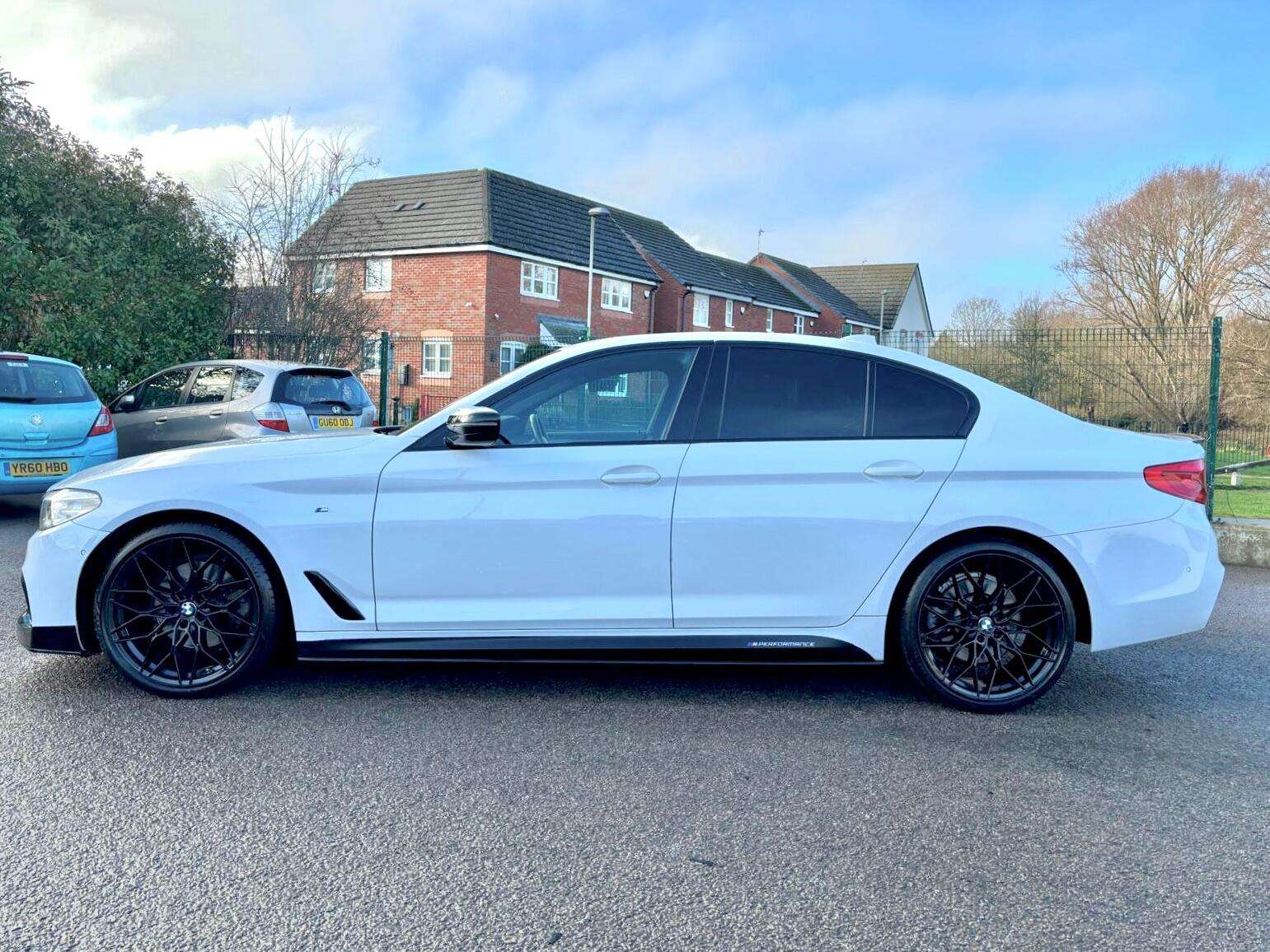 A 2019 BMW 5 SERIES 2.0 520d M Sport Auto Euro 6 (s/s) 4dr A 2019 BMW 5 SERIES 2.0 520d M Sport Auto Euro 6 (s/s) 4dr