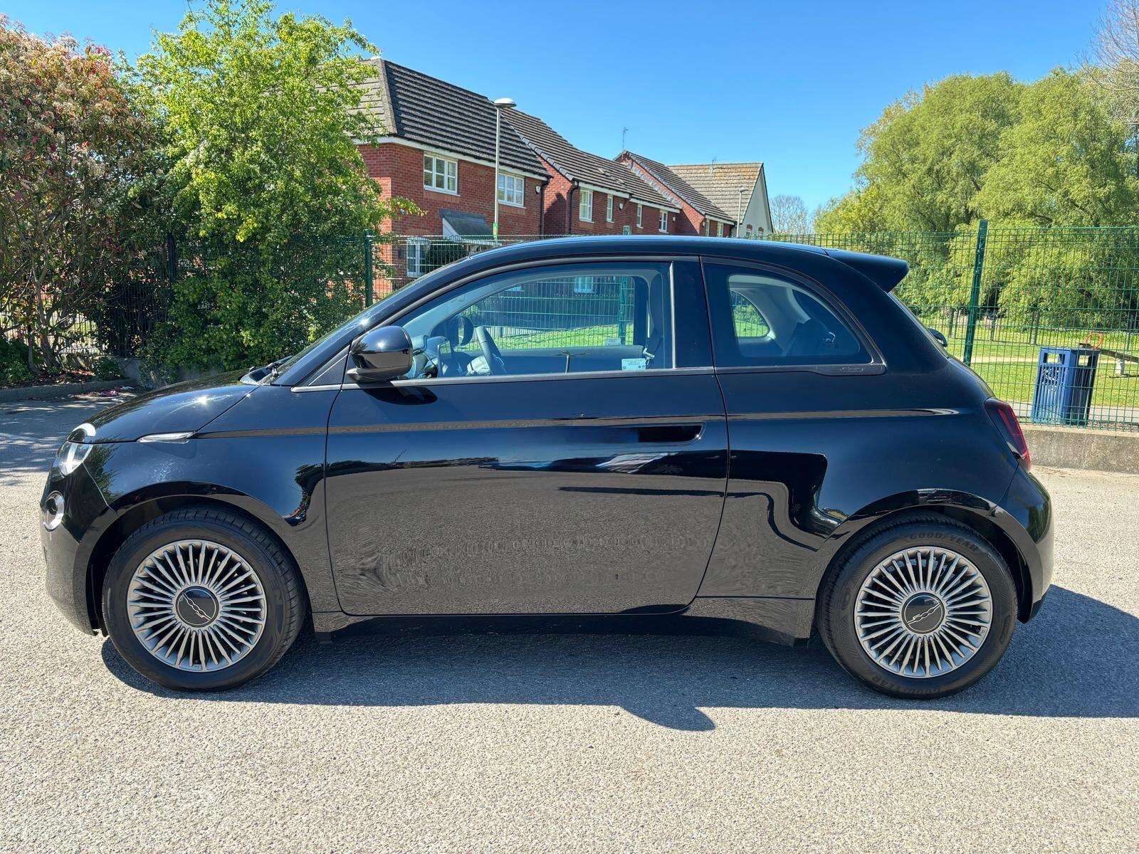 A 2022 FIAT 500E 42kWh Icon Auto 3dr A 2022 FIAT 500E 42kWh Icon Auto 3dr