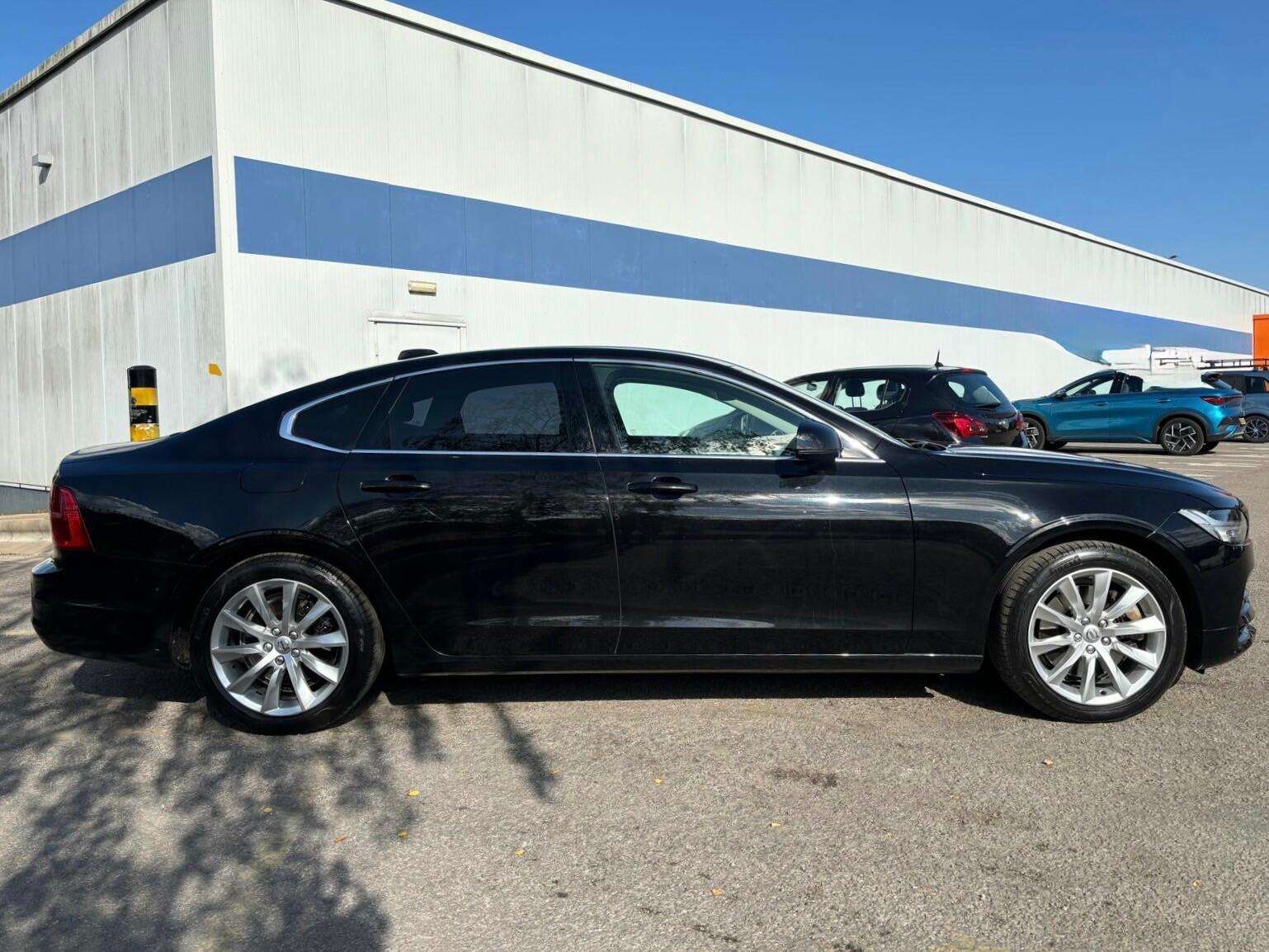 2017 VOLVO S90 2017 VOLVO S90