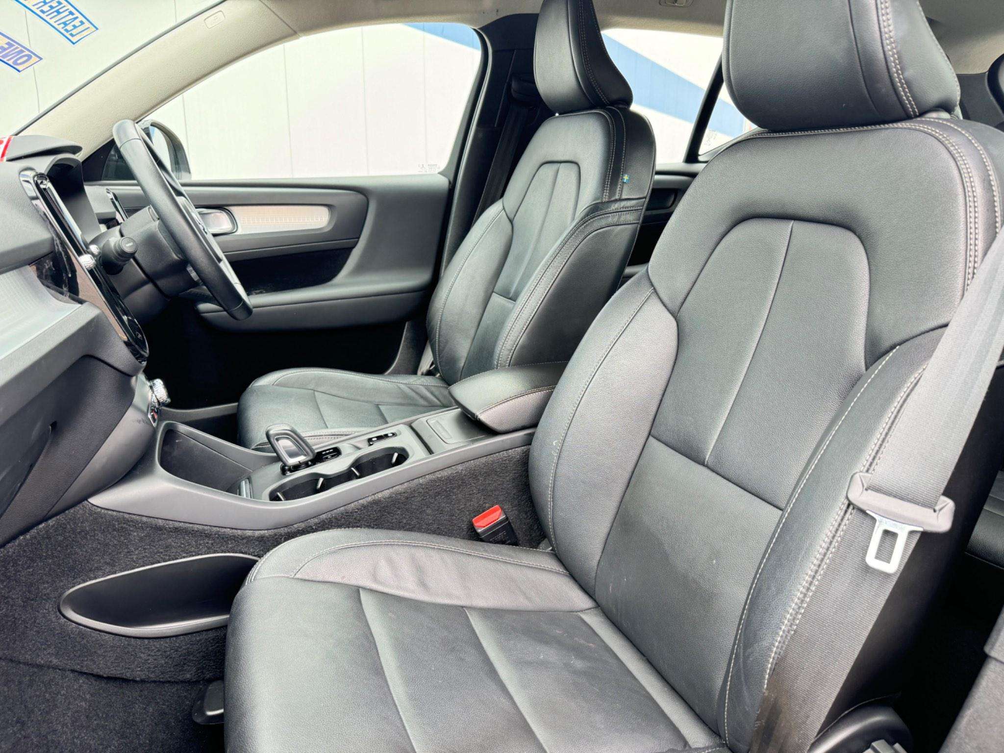 2020 VOLVO XC40 2020 VOLVO XC40