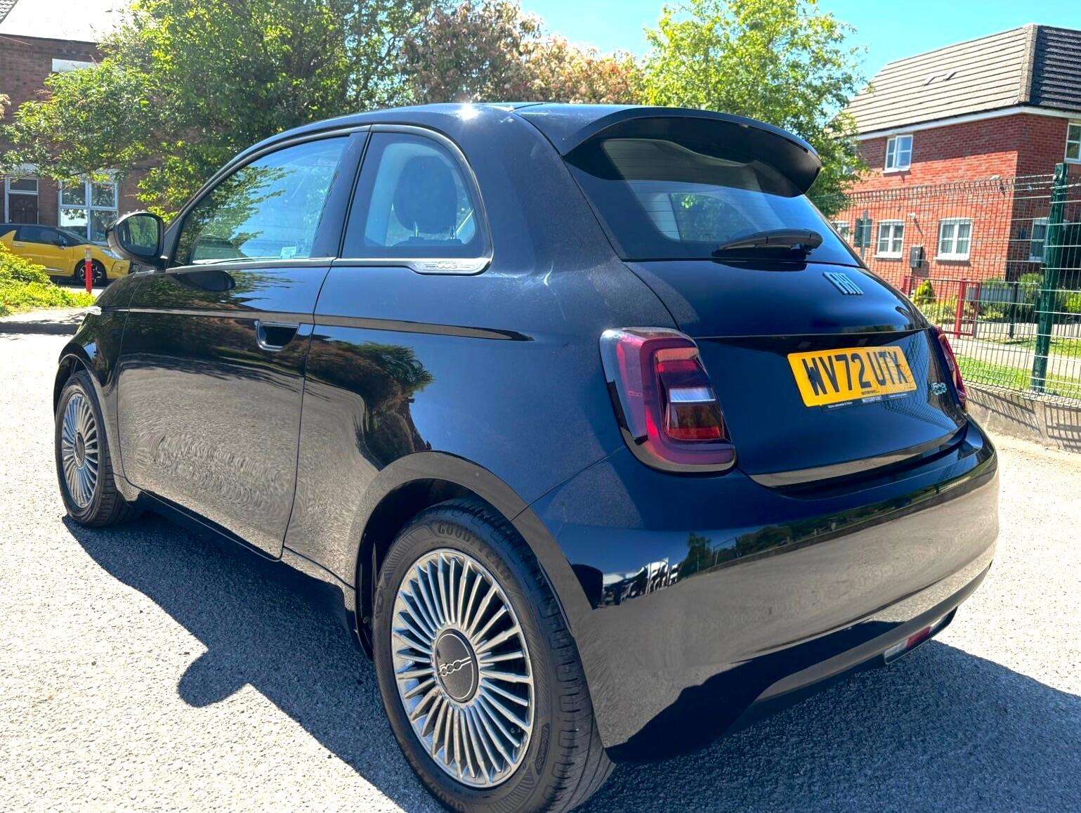 A 2022 FIAT 500E 42kWh Icon Auto 3dr A 2022 FIAT 500E 42kWh Icon Auto 3dr